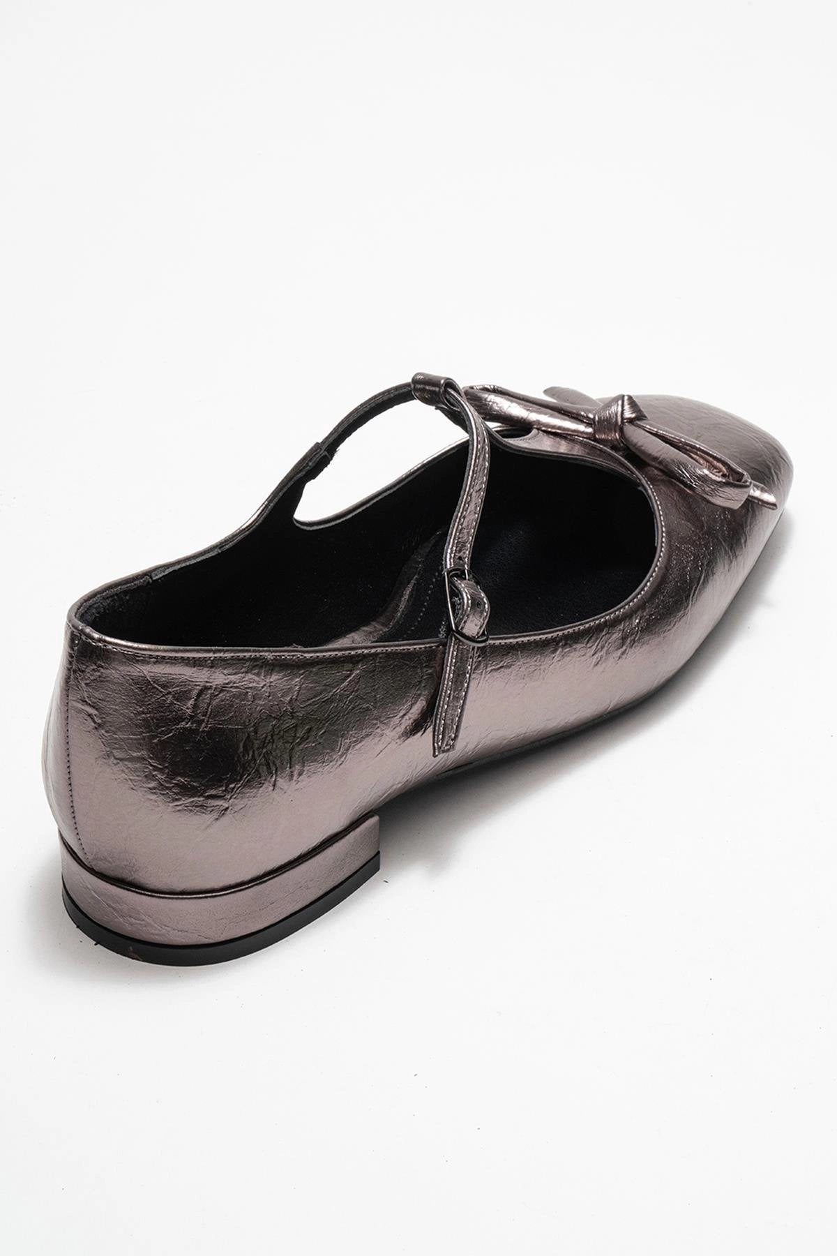 Prologue Shoes Womens Lorena T Strap Ballet Flat