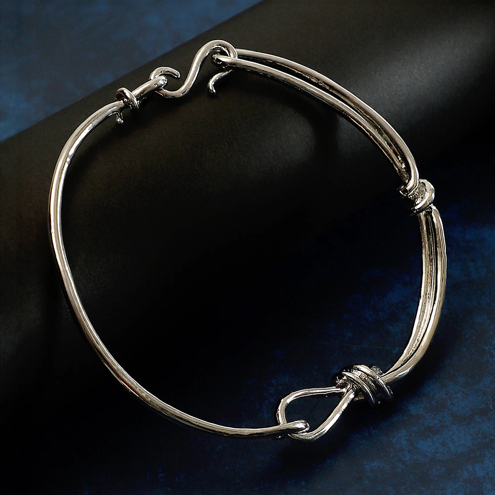 SOHI Women's The Knotted-Bar Collar Necklace - Chrome Silver