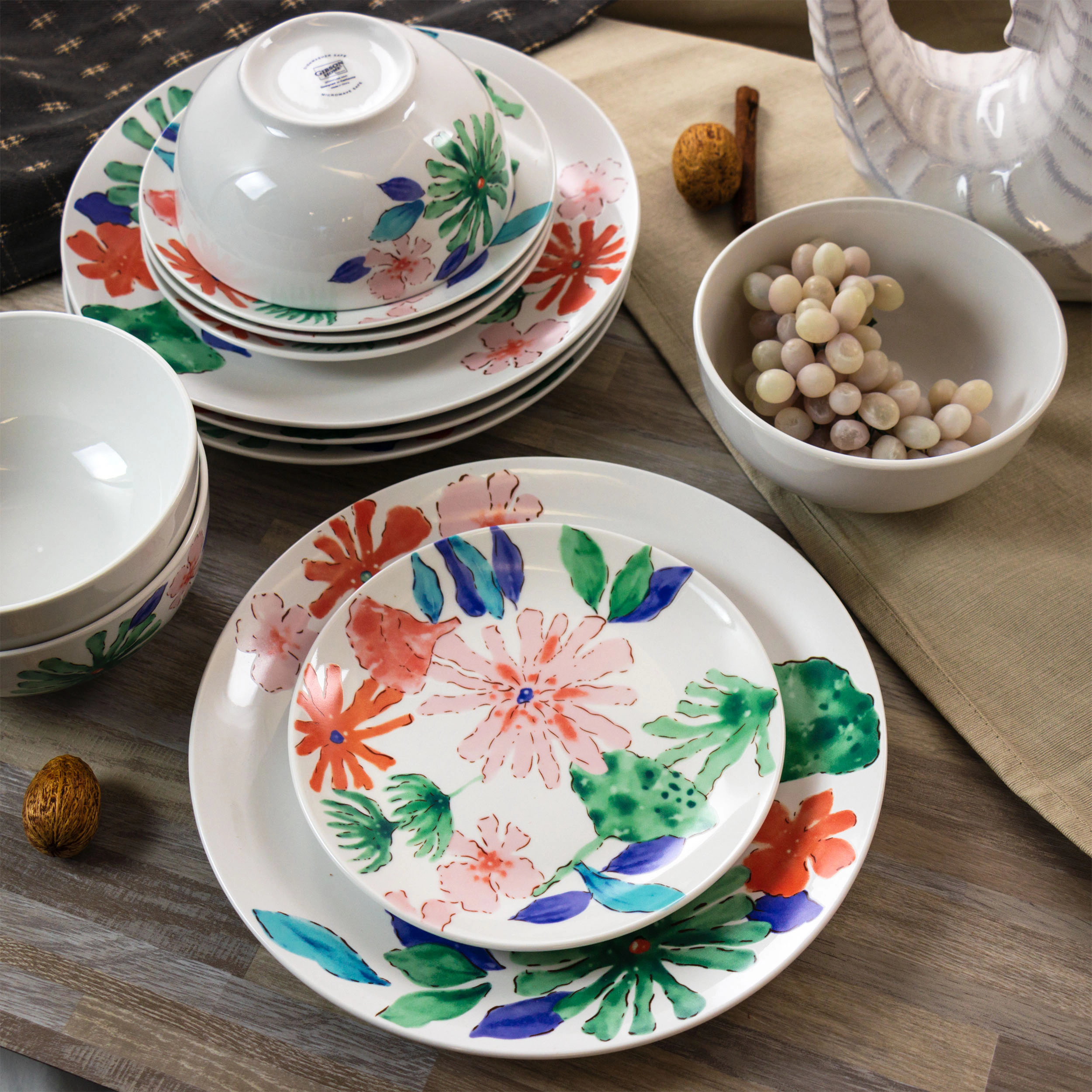 Gibson Home Dazzling Lily 12 Piece Ceramic Dinnerware Set