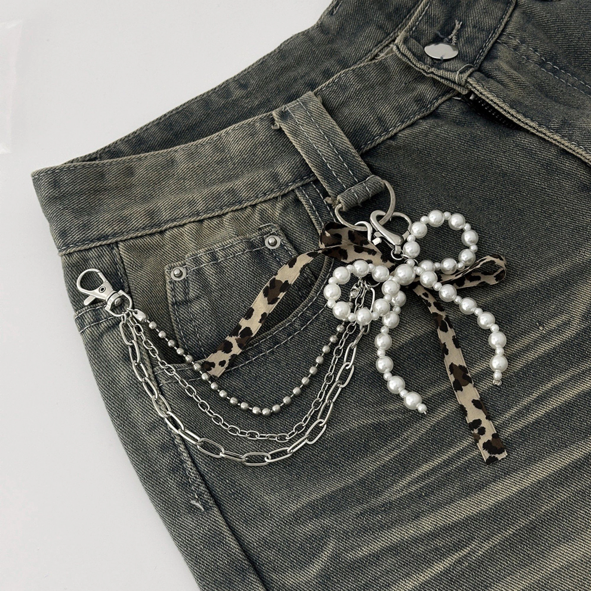 Alilang Women's Pearl Bow Chain Bag Charm with Leopard Ribbon Layered Silver Tone Clips for Bags and Jeans