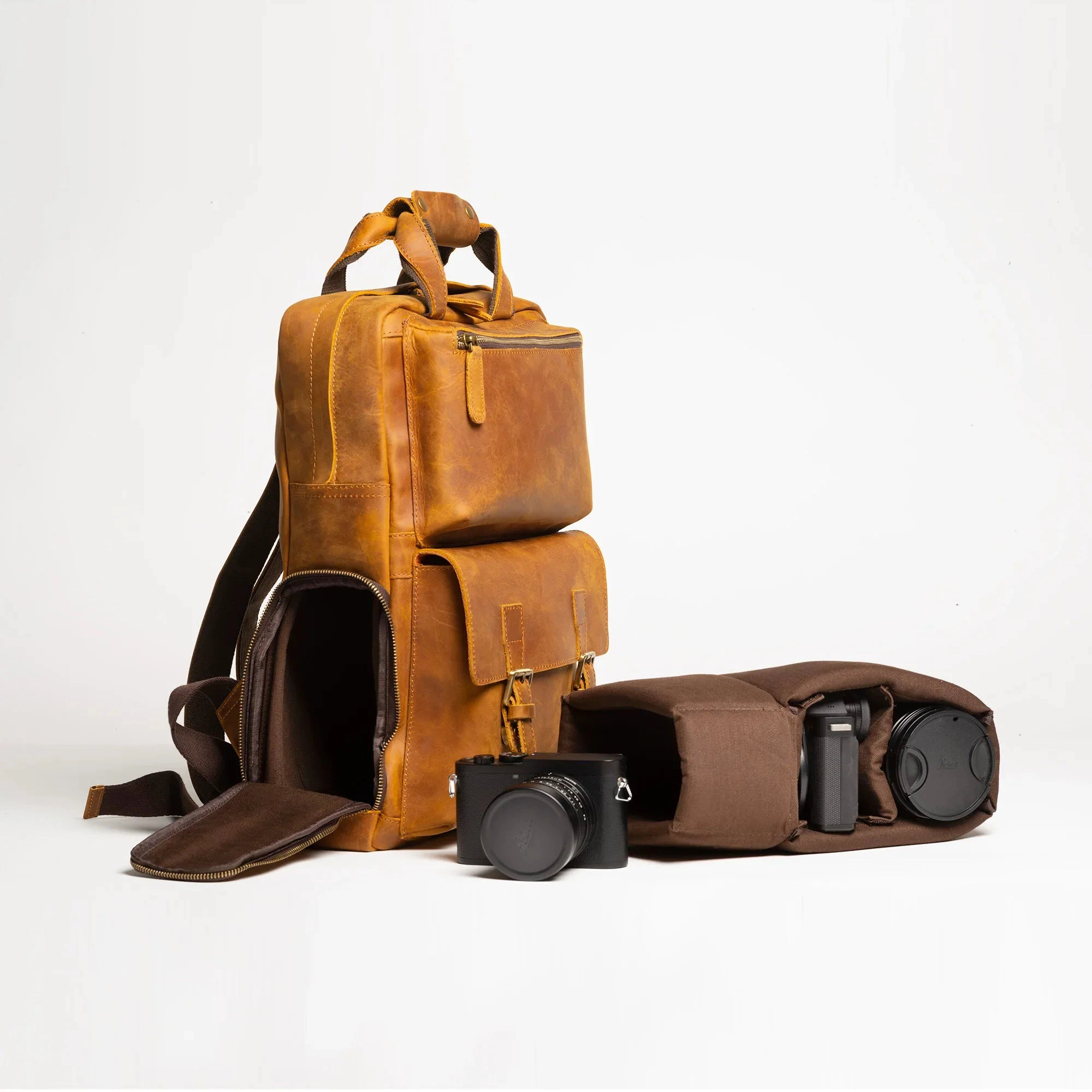 Steel Horse Leather Unisex The MANN Bag | Large Capacity Leather Camera Backpack