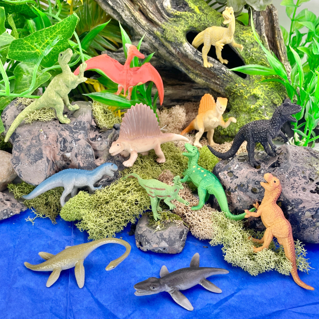 Safari Ltd. - Carnivorous Dinosaurs TOOB - contains 12 Mini Figurines