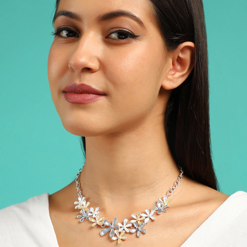 SOHI Women's Champayne Gold:metallic Silver the Daisy Collar Necklace
