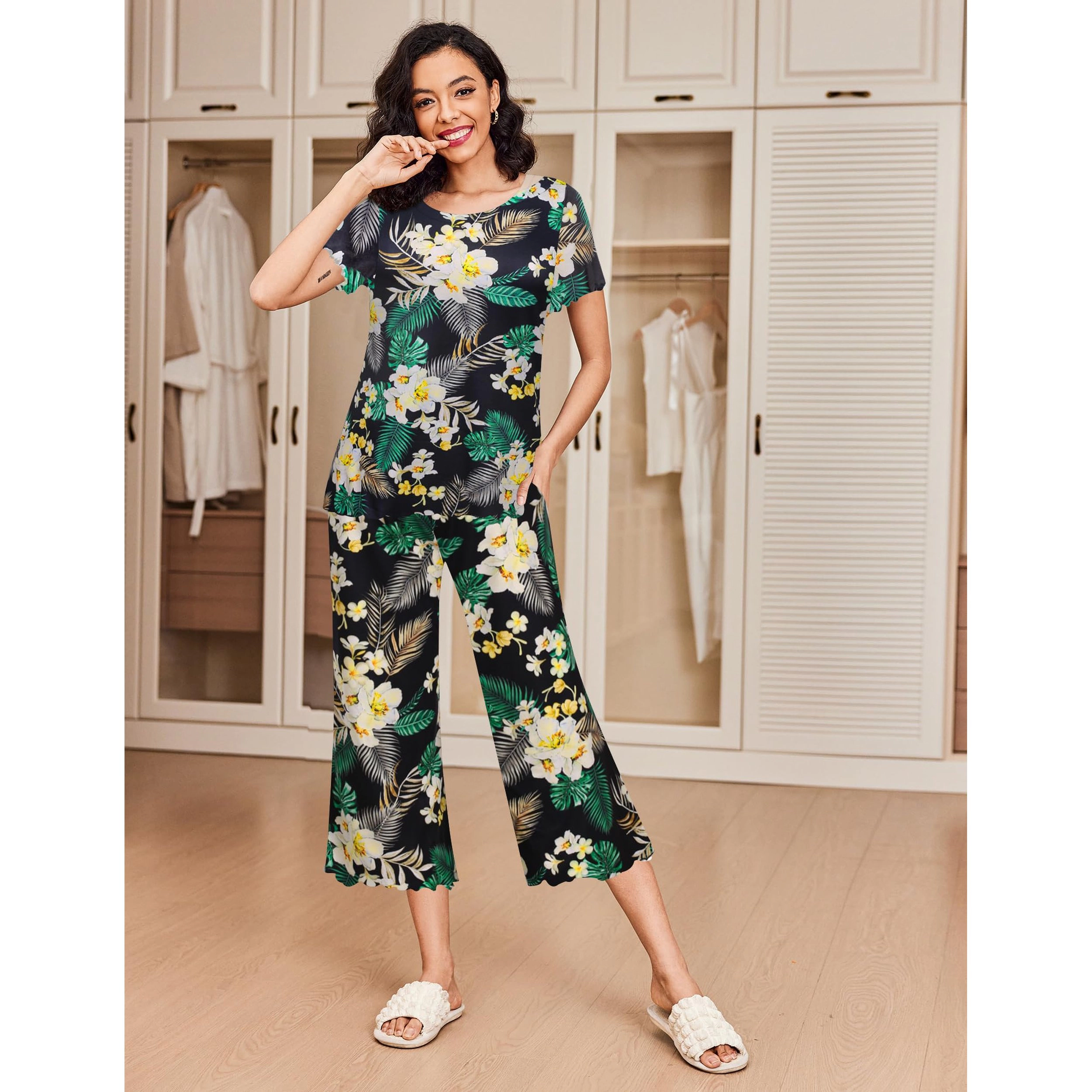 Ekouaer Women's Pajamas Set Short Sleeve Top and Capri Pants Sleepwear