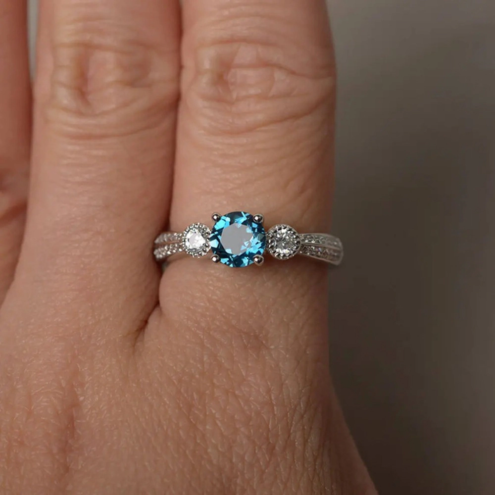 Exquisite 4-Claw Blue Zirconia Ring Elegant Promise Ring