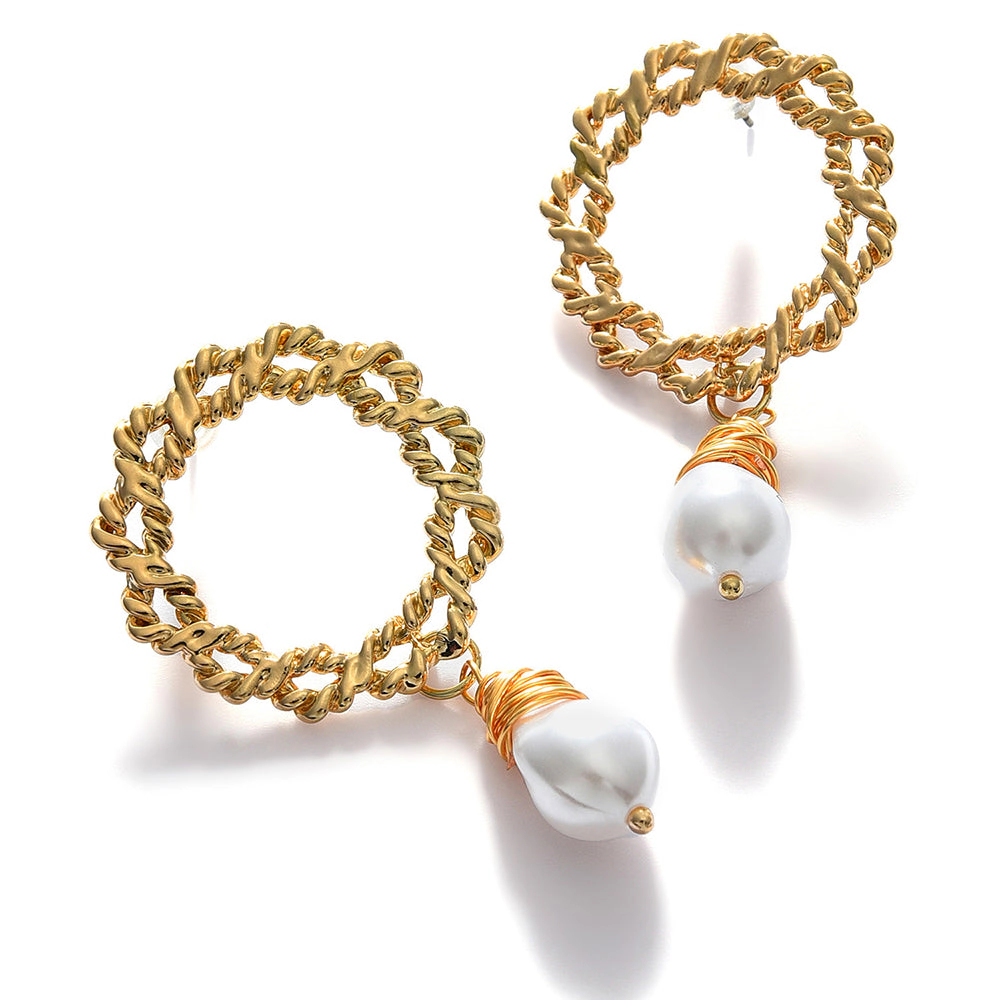 SOHI Women's White Santorini Drop Earrings