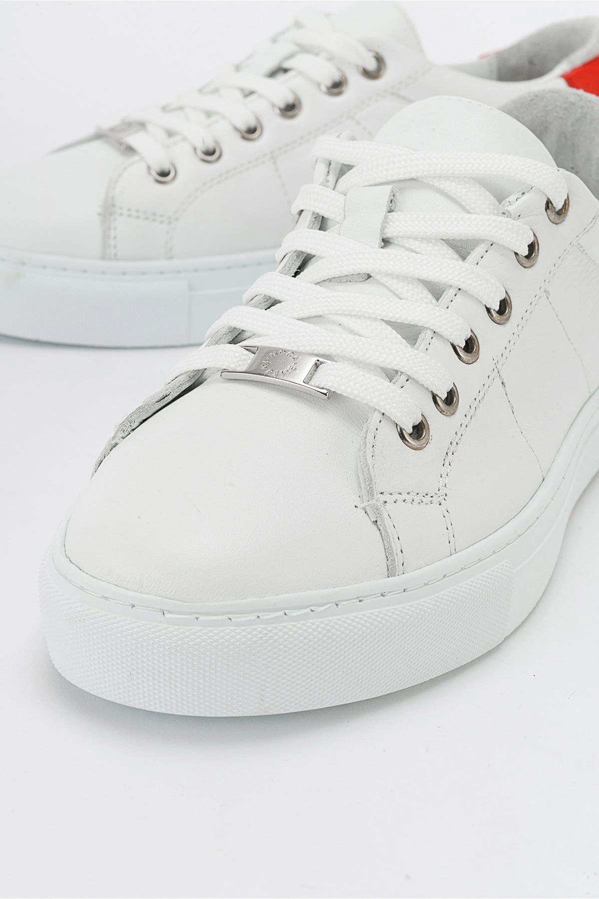 Forever & Always Womens Ayverie Leather Sneaker