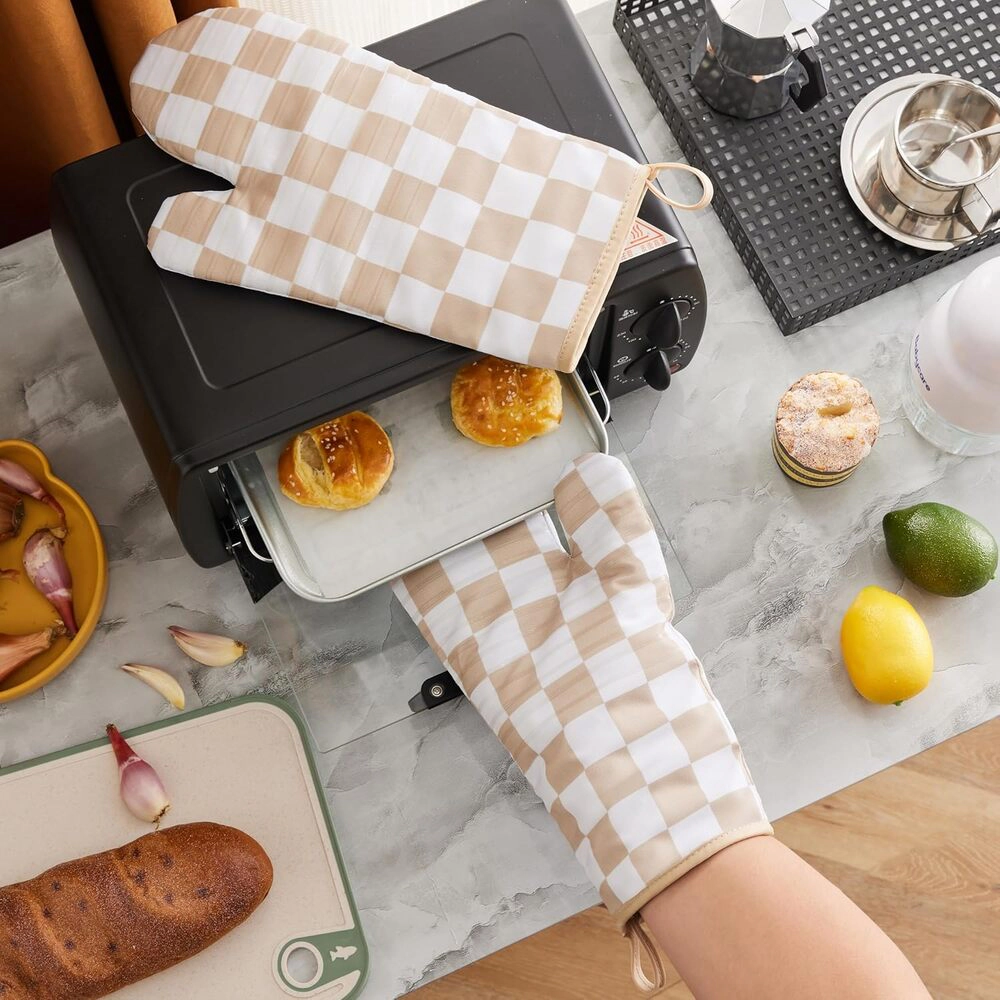 Toynee Starks Unisex Checkered Heat Resistant Oven Mitts 1 Pair