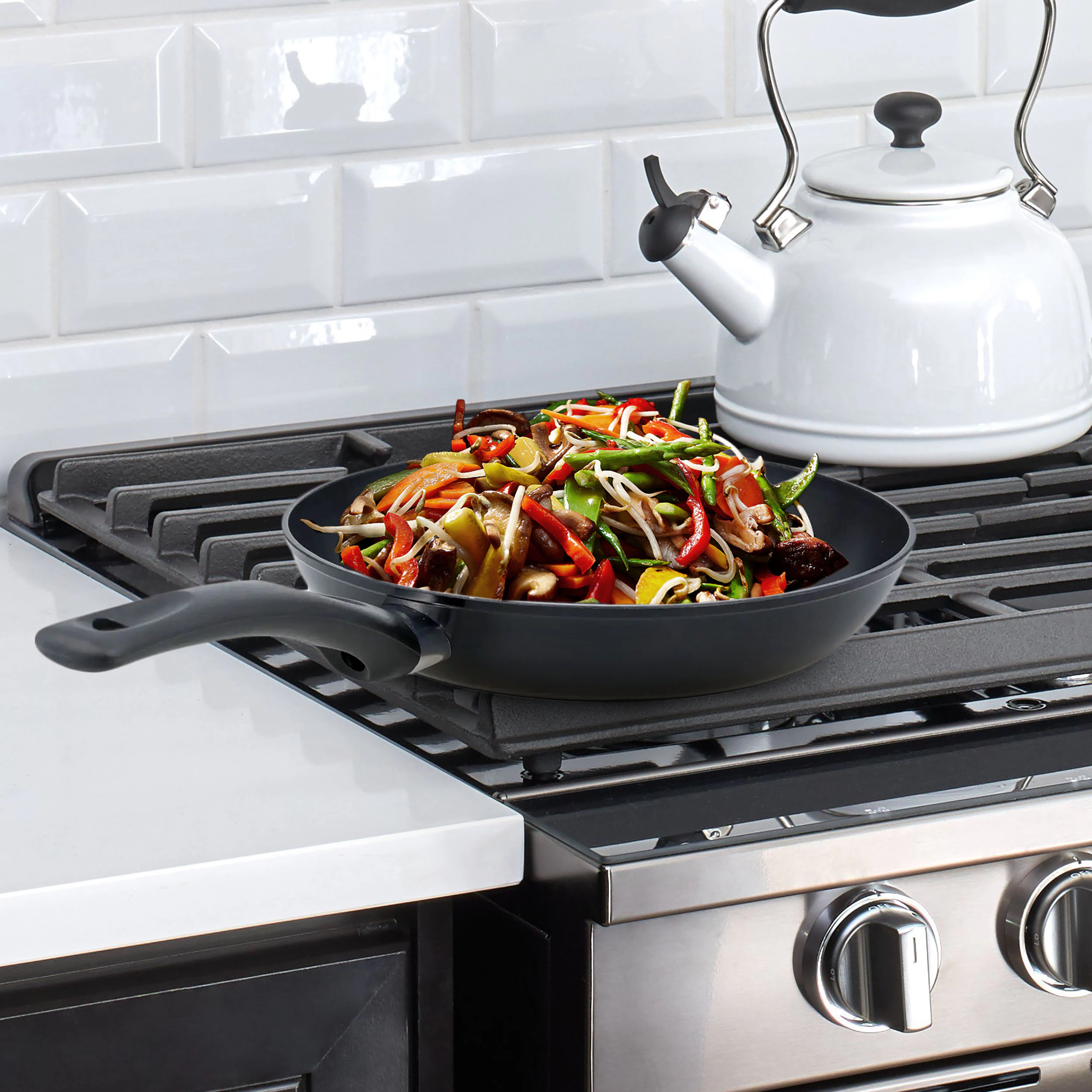 Gibson Home Seddon 10" Nonstick Aluminum Frying Pan in Black