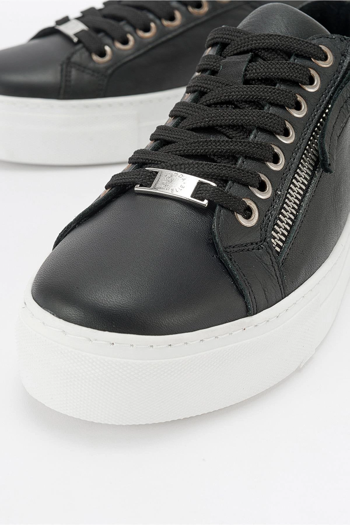 Forever & Always Womens Beryl Leather Zip Sneaker