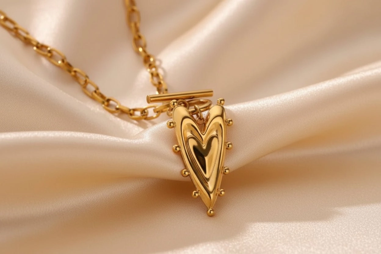 DressAtR Women's Heart Gold Plated Pendant Necklace