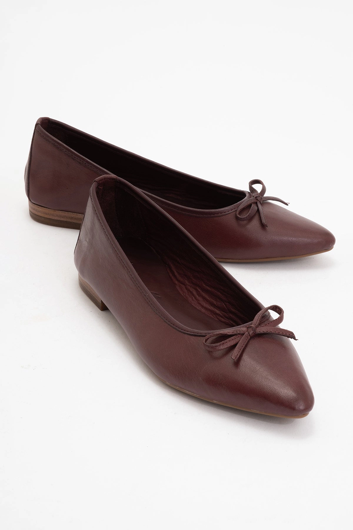 Forever & Always Womens Ruby Leather Pointed Toe Flats