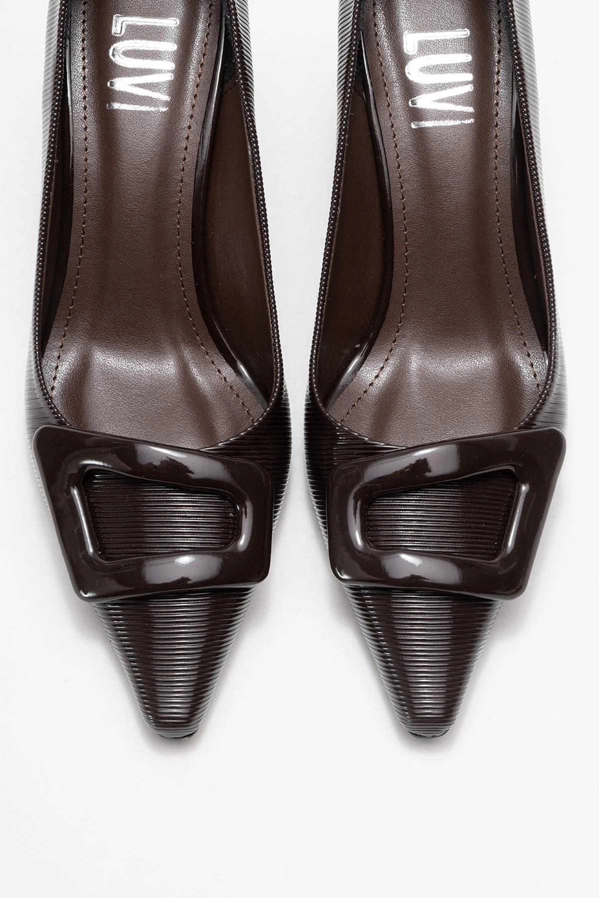 Prologue Shoes Womens Astra Buckle Pointed Toe Pump