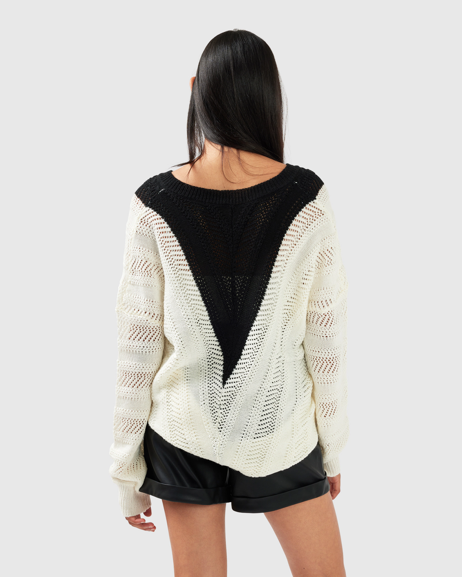 Belle & Bloom Womens This Moment Oversized V-Neck Knit
