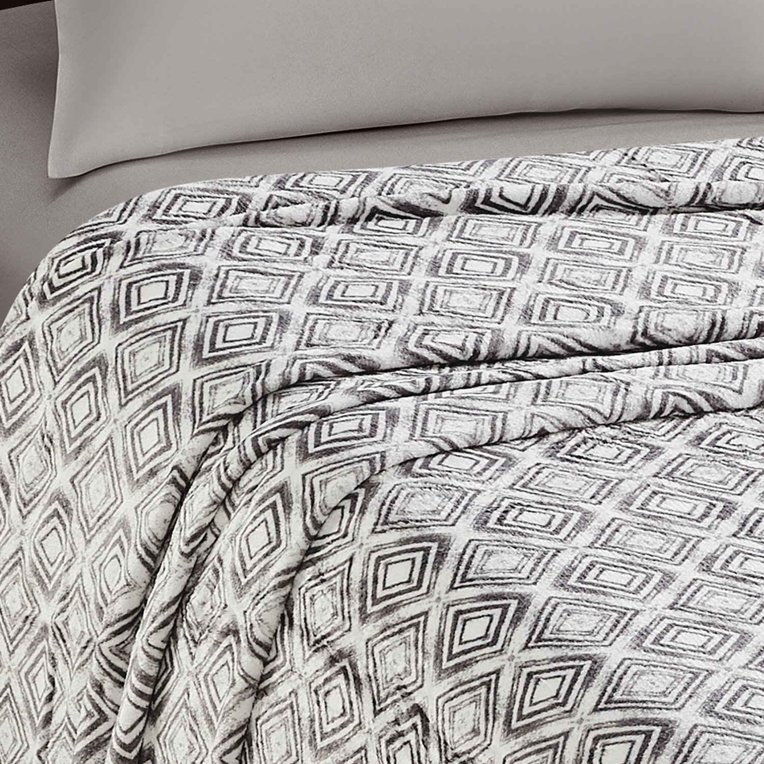 Plazatex Peralto Printed Soft Warm Lightweight 100% Polyester Plush Blanket Queen 90" x 90" Grey
