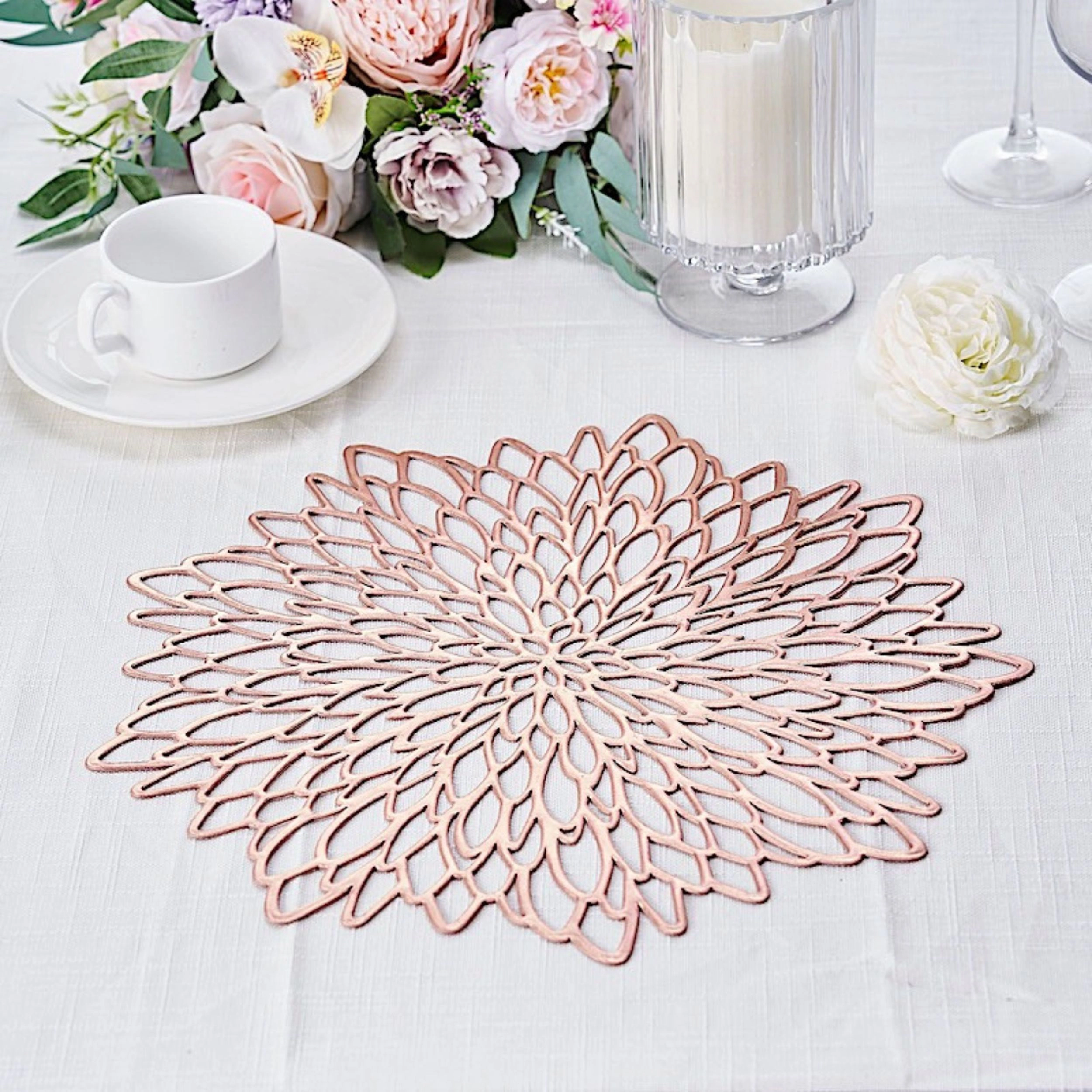 Home Collection Set of 6 Dahlia Flower Round Placemats