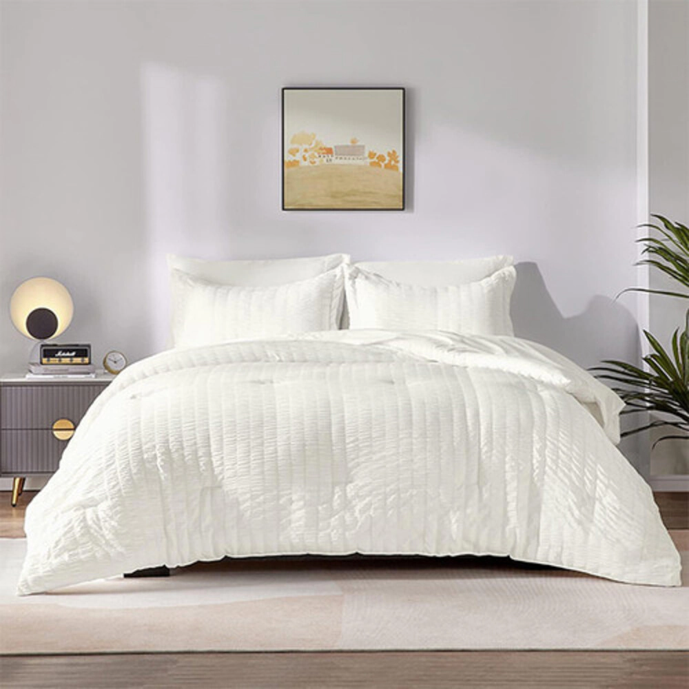 Luxe Furnishings Unisex Queen Ivory Modern Seersucker Bedding Set
