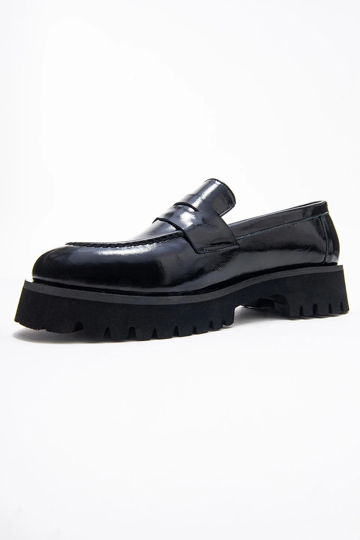 Forever & Always Womens Vionel Leather Loafer