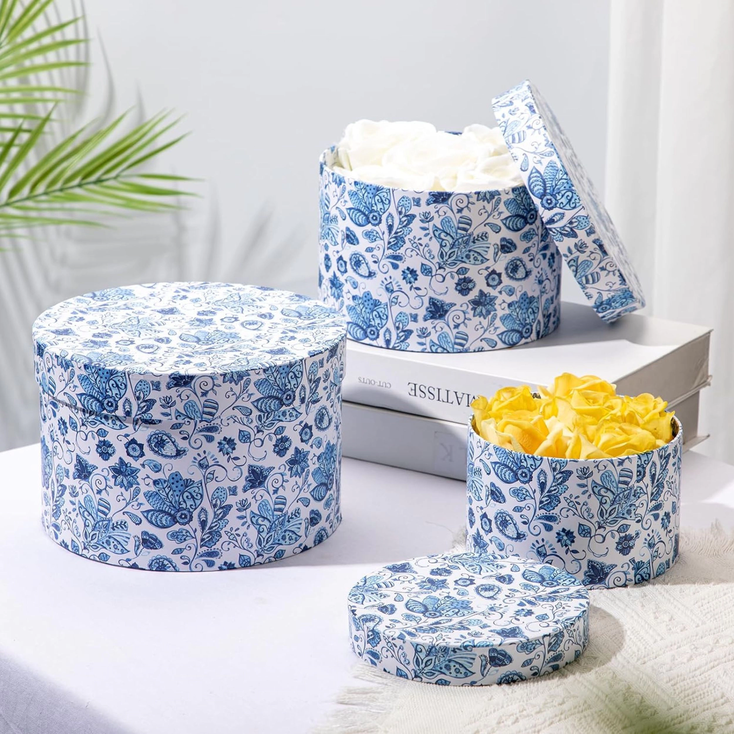 Stock Preferred Pack of 4 Round Gift Boxes with Lids Nesting Present for Gifts and Parties