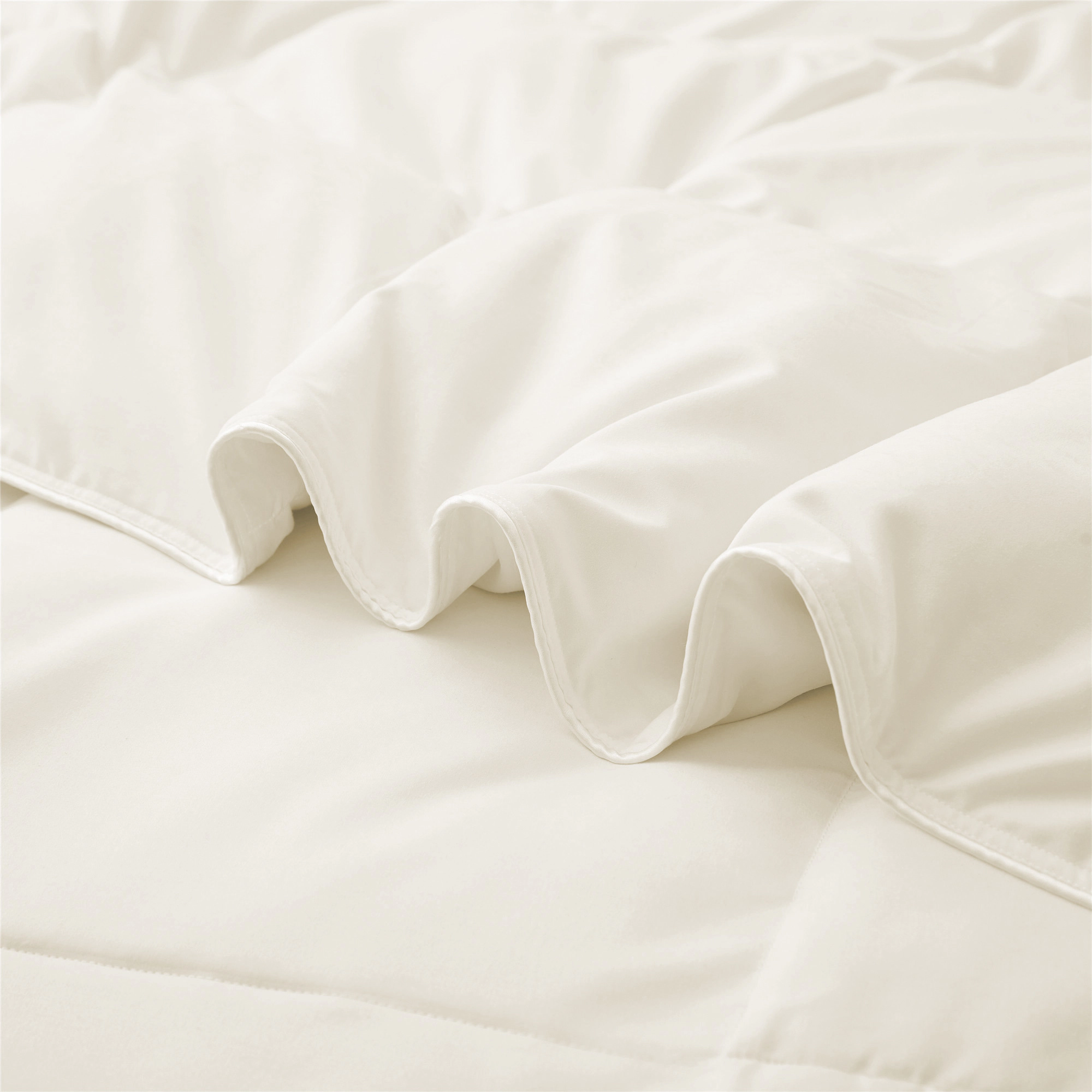 Unikome Luxury All-Season White Goose Down Feather Fiber Comforter - Medium Weight & Fluffy Duvet