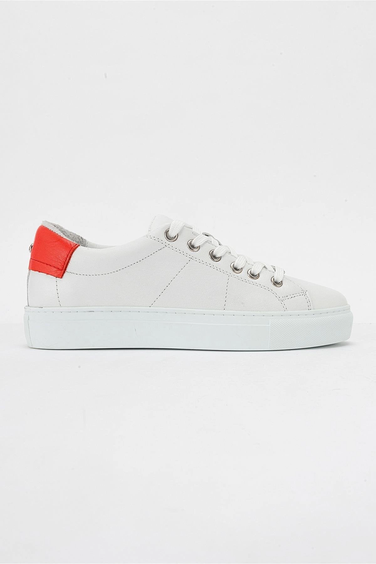 Forever & Always Womens Ayverie Leather Sneaker