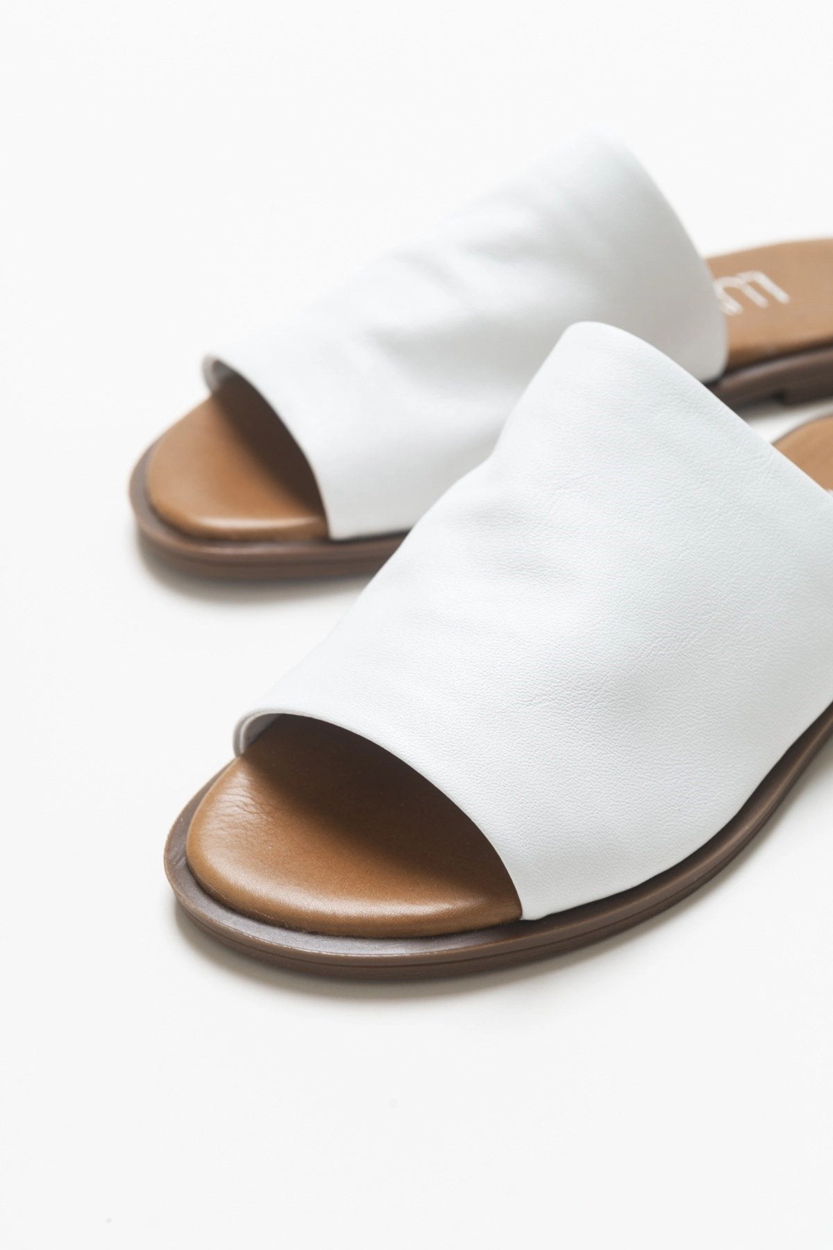 Forever & Always Womens Clau Leather Sandals