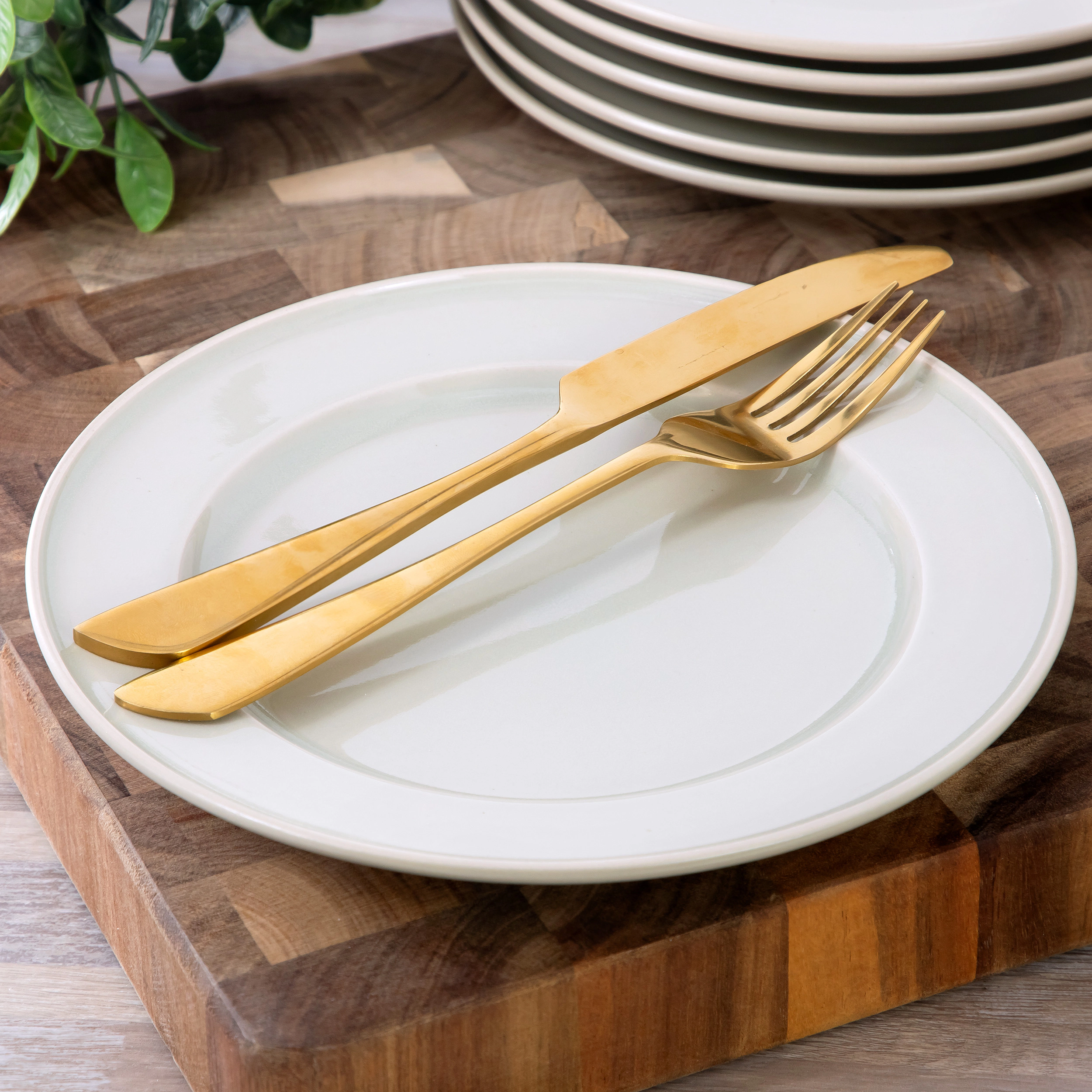 Gibson Home Hometown Diner 8 Piece 11 Inch Dinner Plate Set in Banded Green