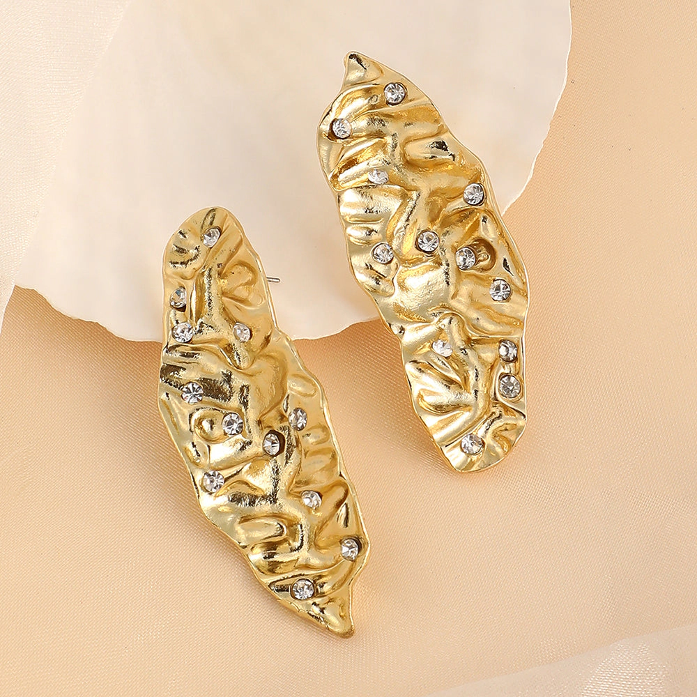 SOHI Women's The Foglia Drop Earrings