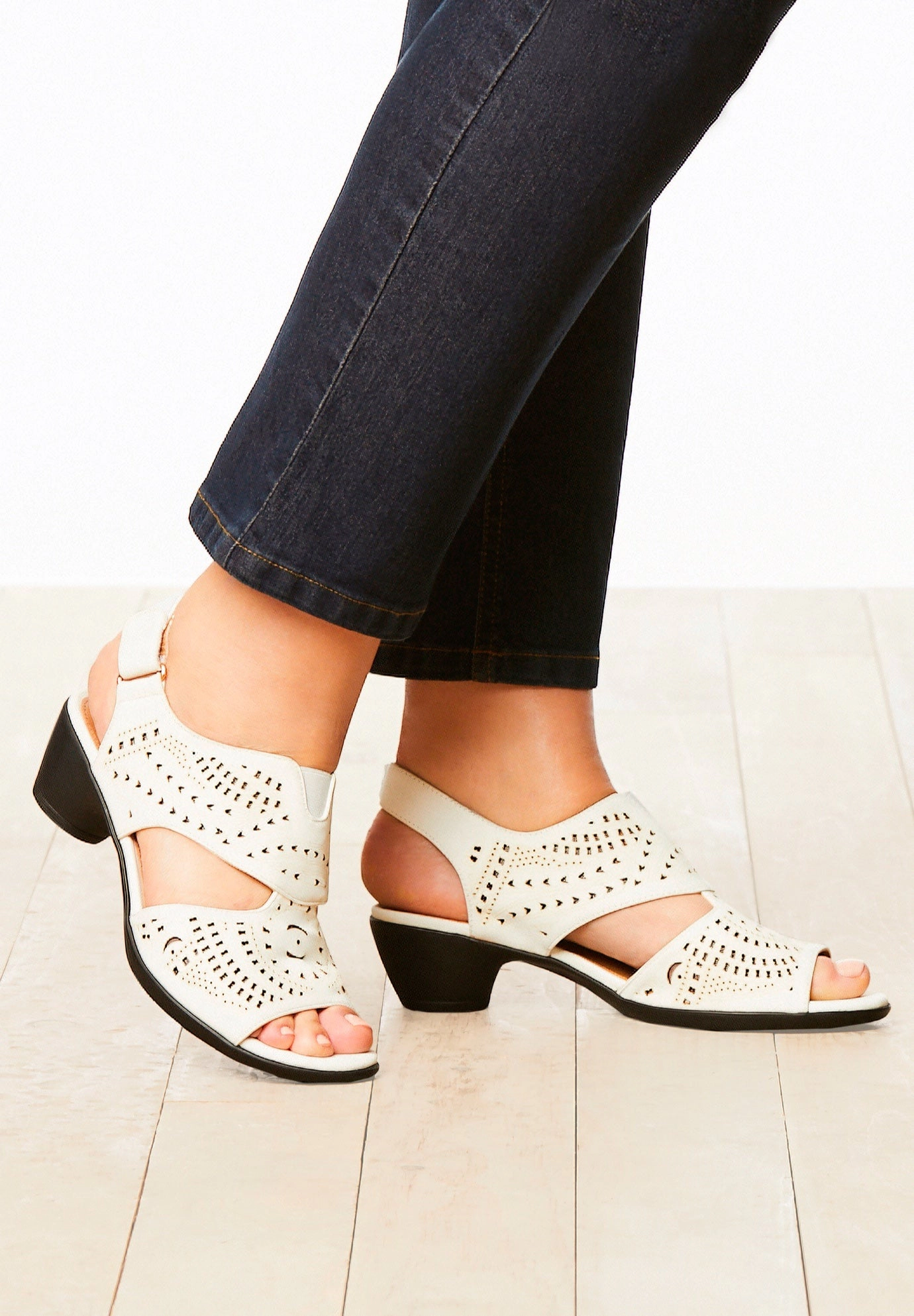 Comfortview Women's The Etta Shootie