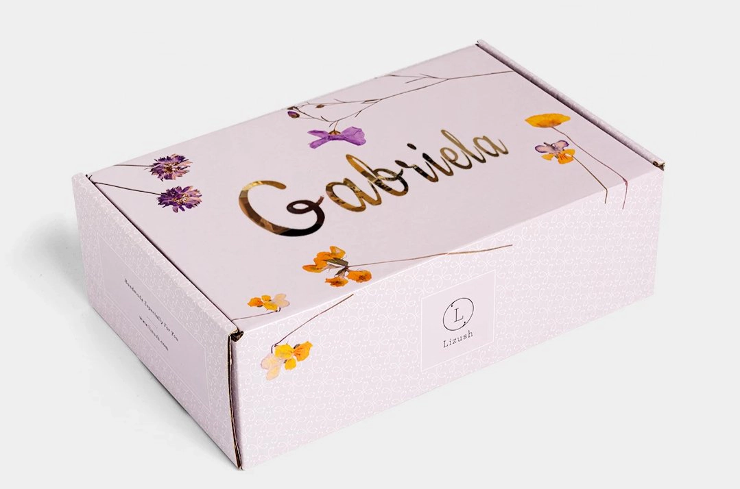 Lizush All Natural Lavender Spa Gift Box - Bath Bomb, Shower Steamer, Soap Bar & Candle