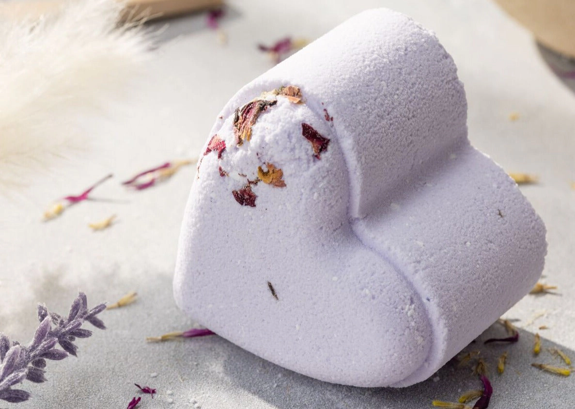 Lizush  Set of 5 Heart-Shaped Lavender Shower Steamers in Gift Box - Personalized Greeting Card