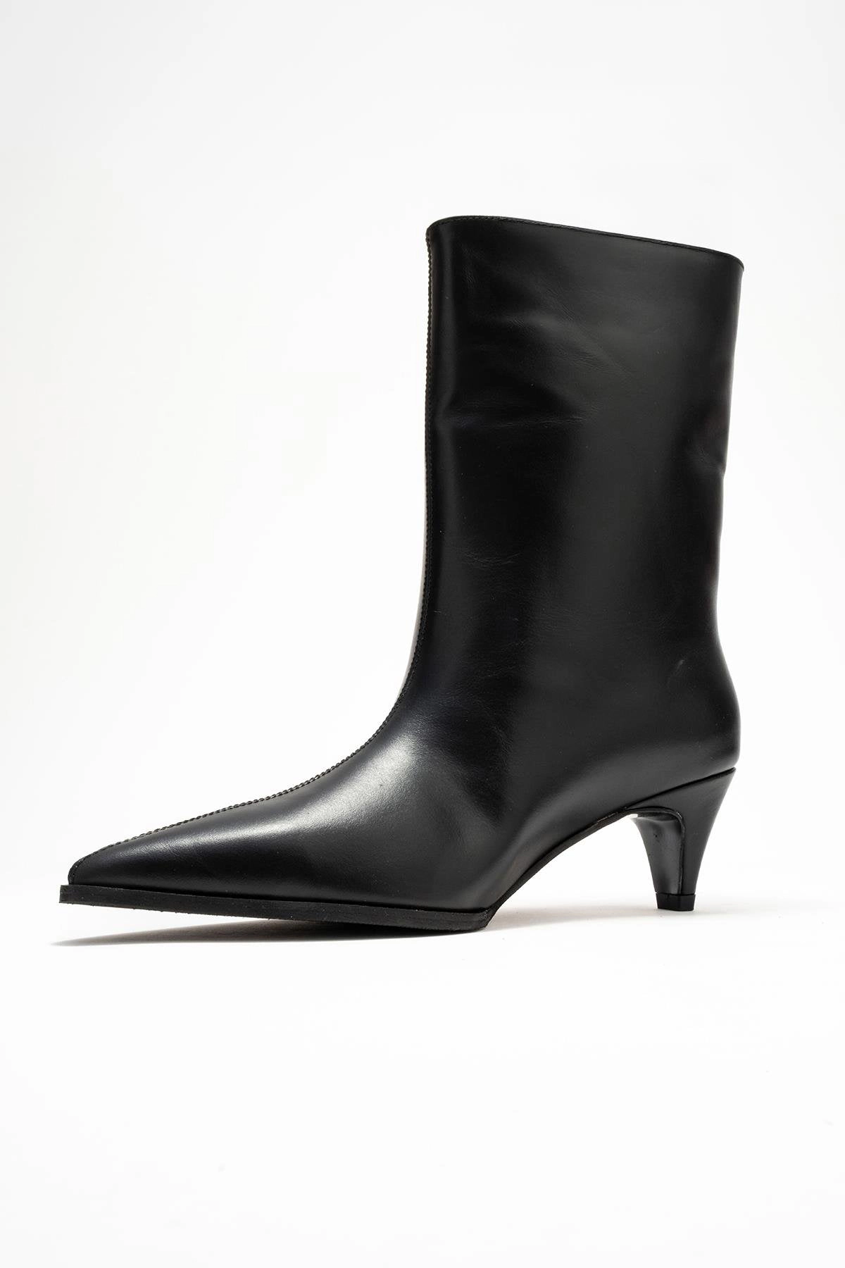 Forever & Always Womens Aleo Leather Pointed Toe Boot