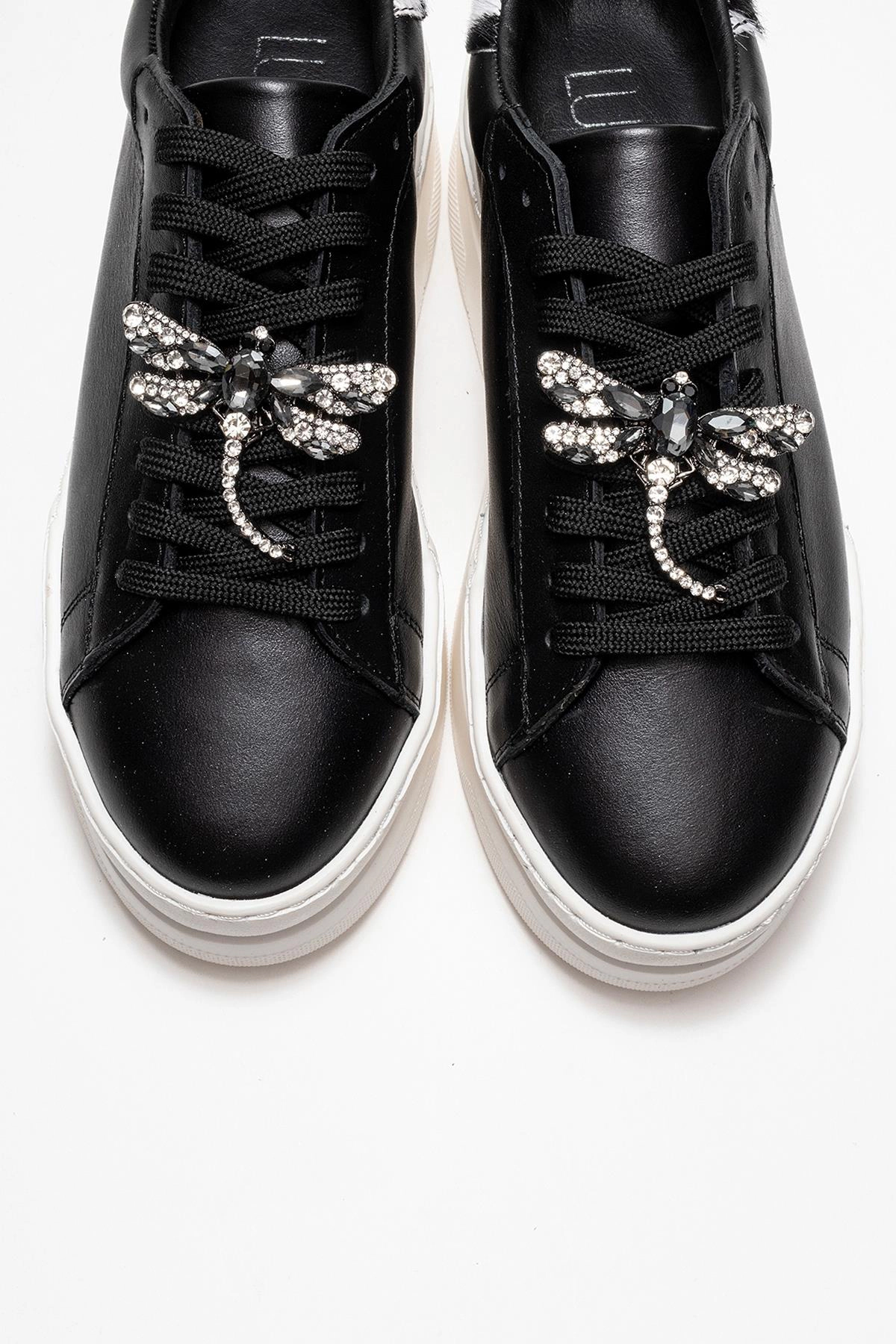 Forever & Always Womens Laren Leather Buckle Sneakers