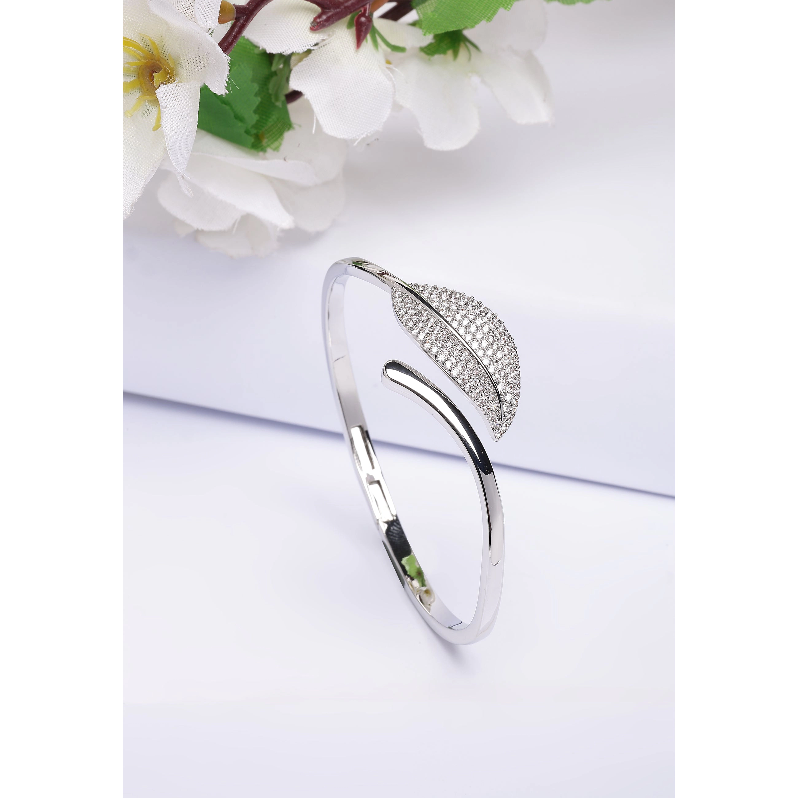 AGP PARIS Womens Diva Classy Leaf Cuff Bracelet