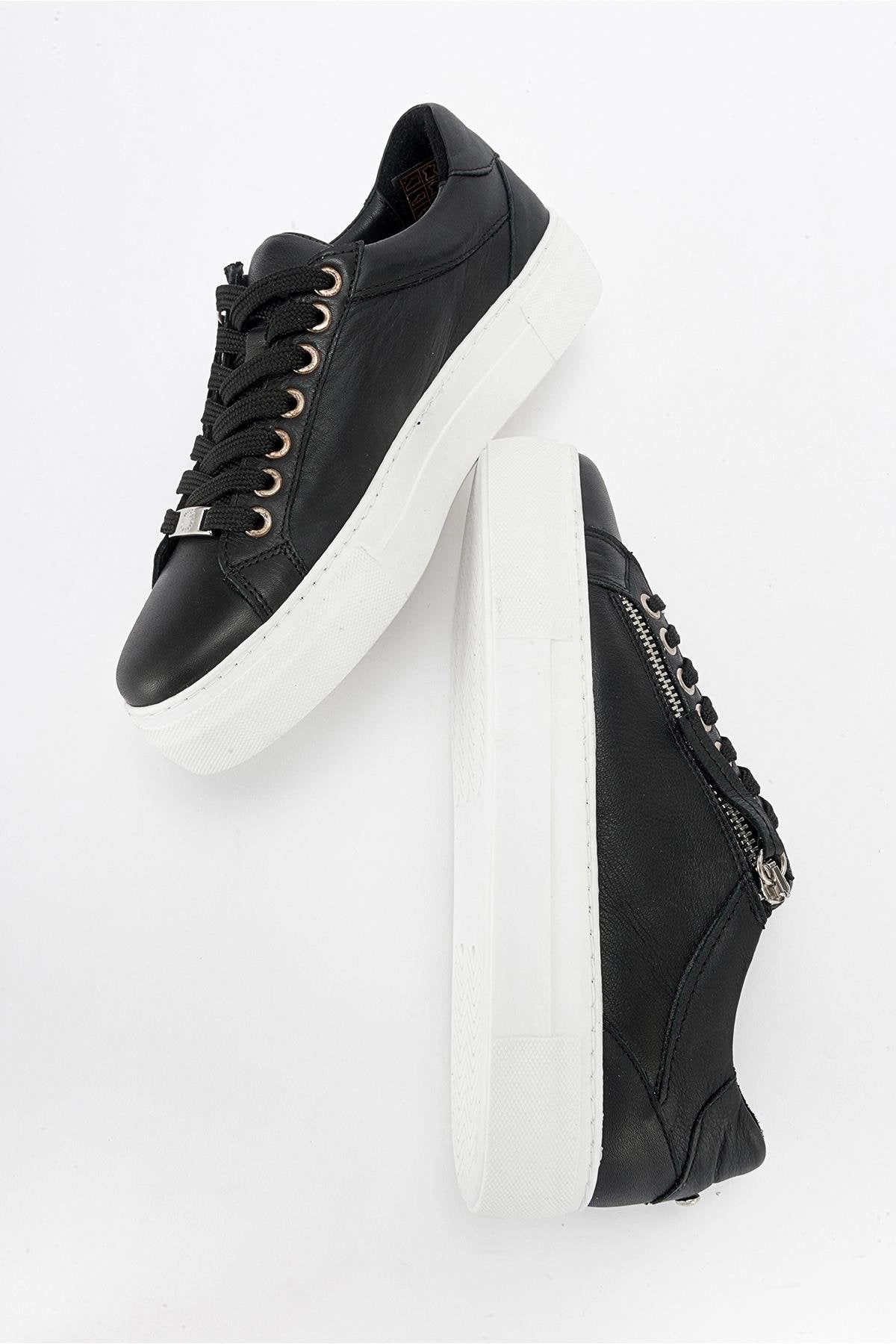 Forever & Always Womens Beryl Leather Zip Sneaker