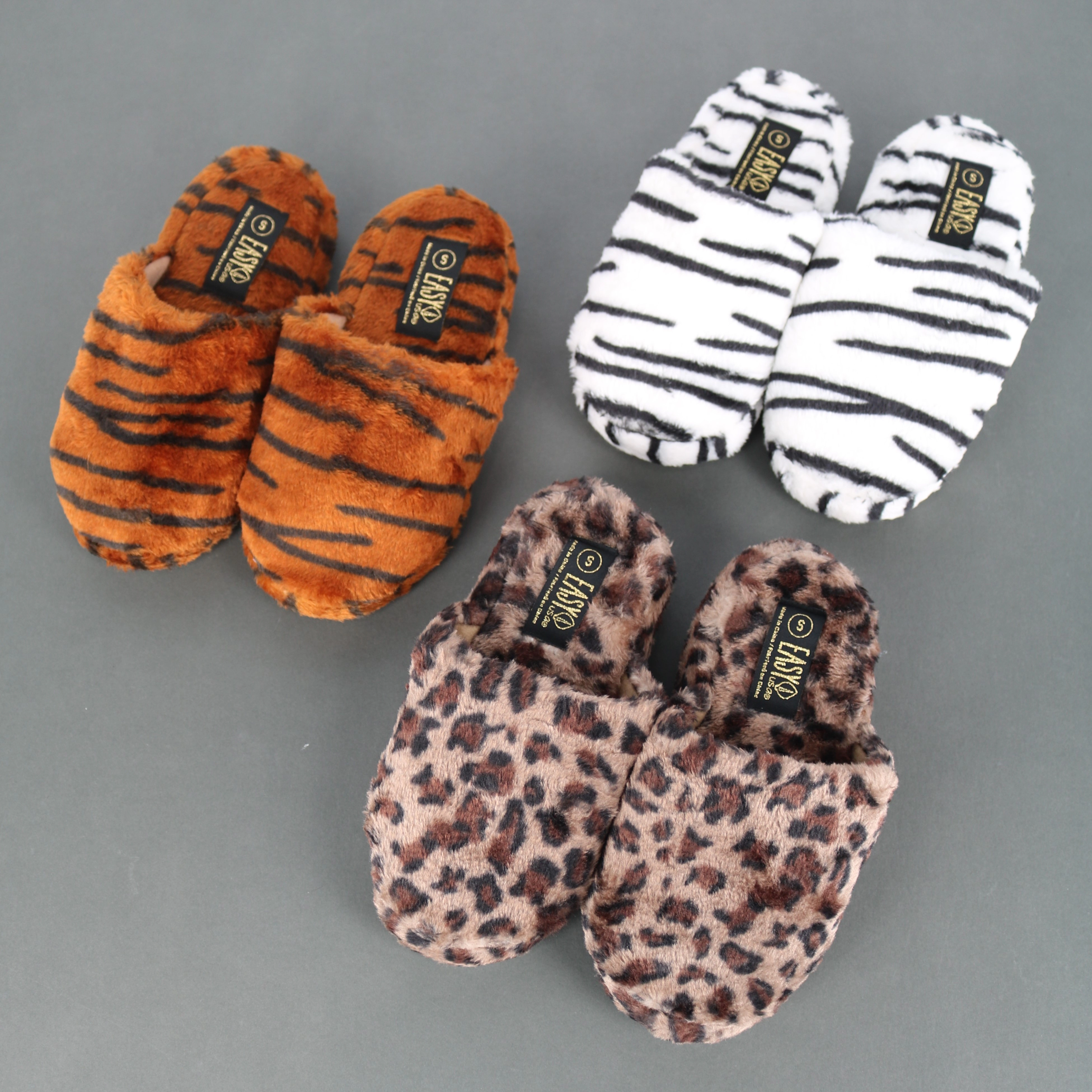 CTM Women's Plush Animal Print Slippers