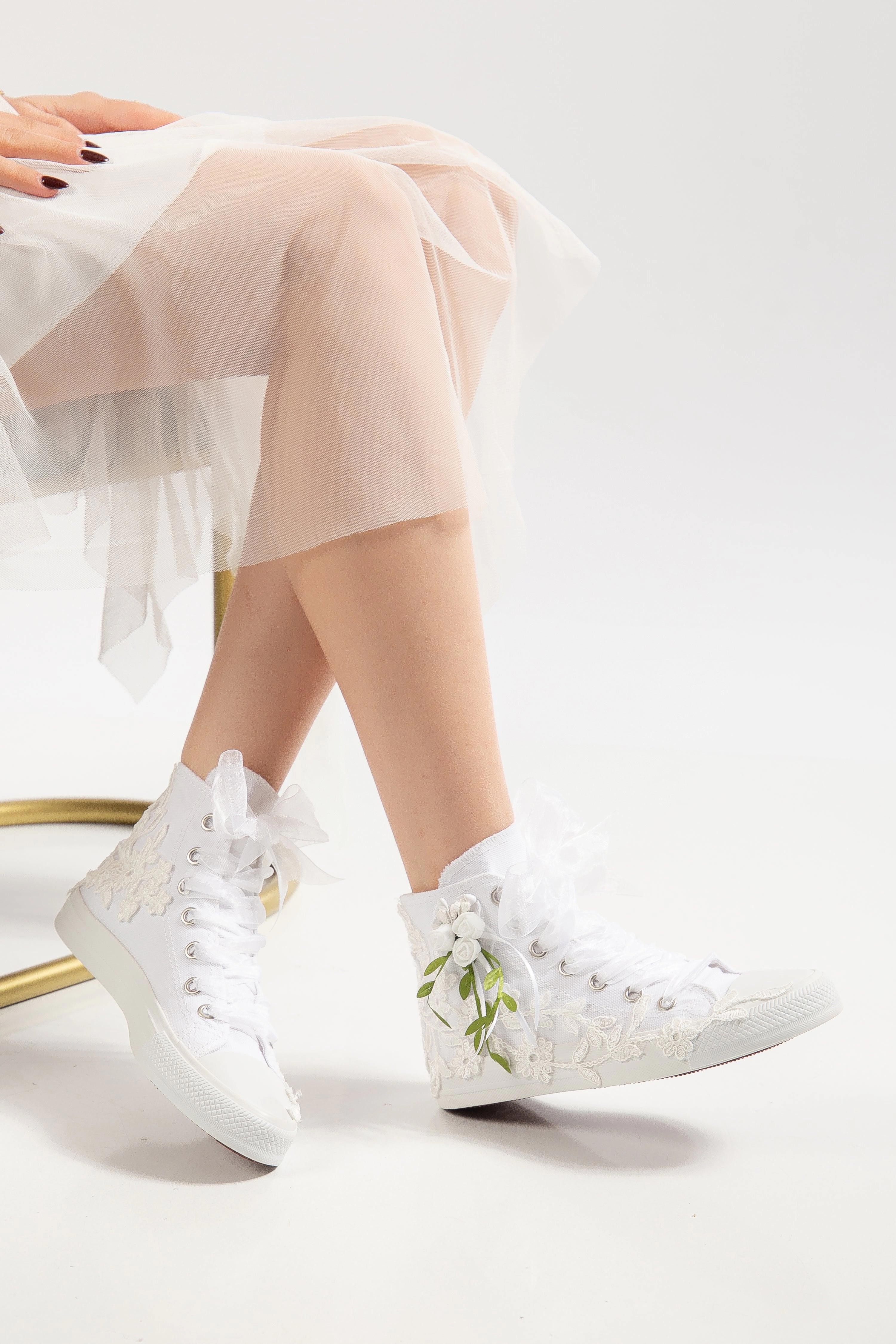 Forever & Always Womens Sylvara Floral Lace Ribbon Bridal High Top Sneaker