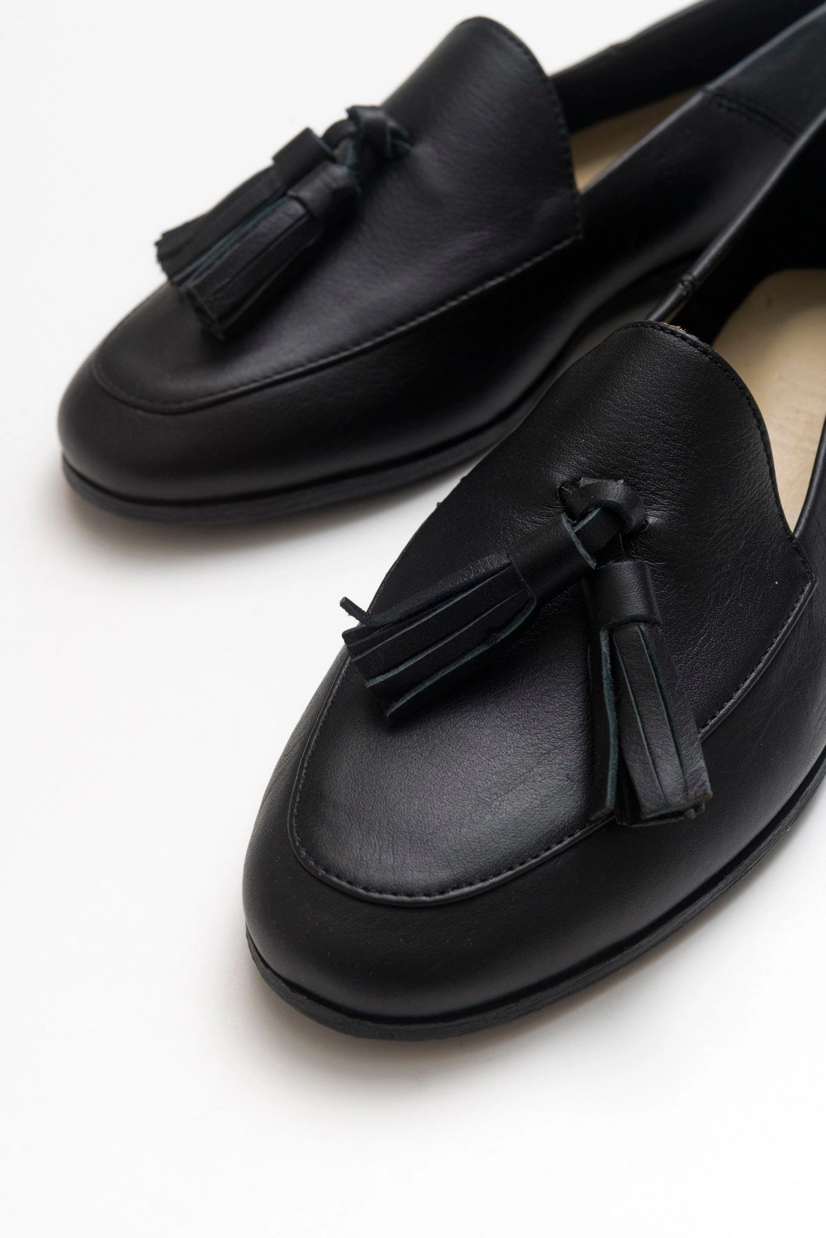 Forever & Always Womens Mona Soft Leather Tassel Loafer