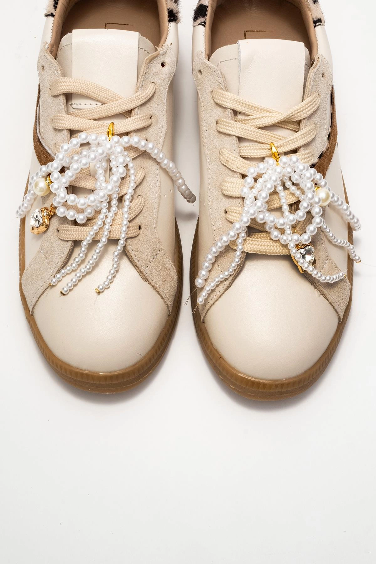 Forever & Always Womens Taren Leather Pearl Buckle Sneakers