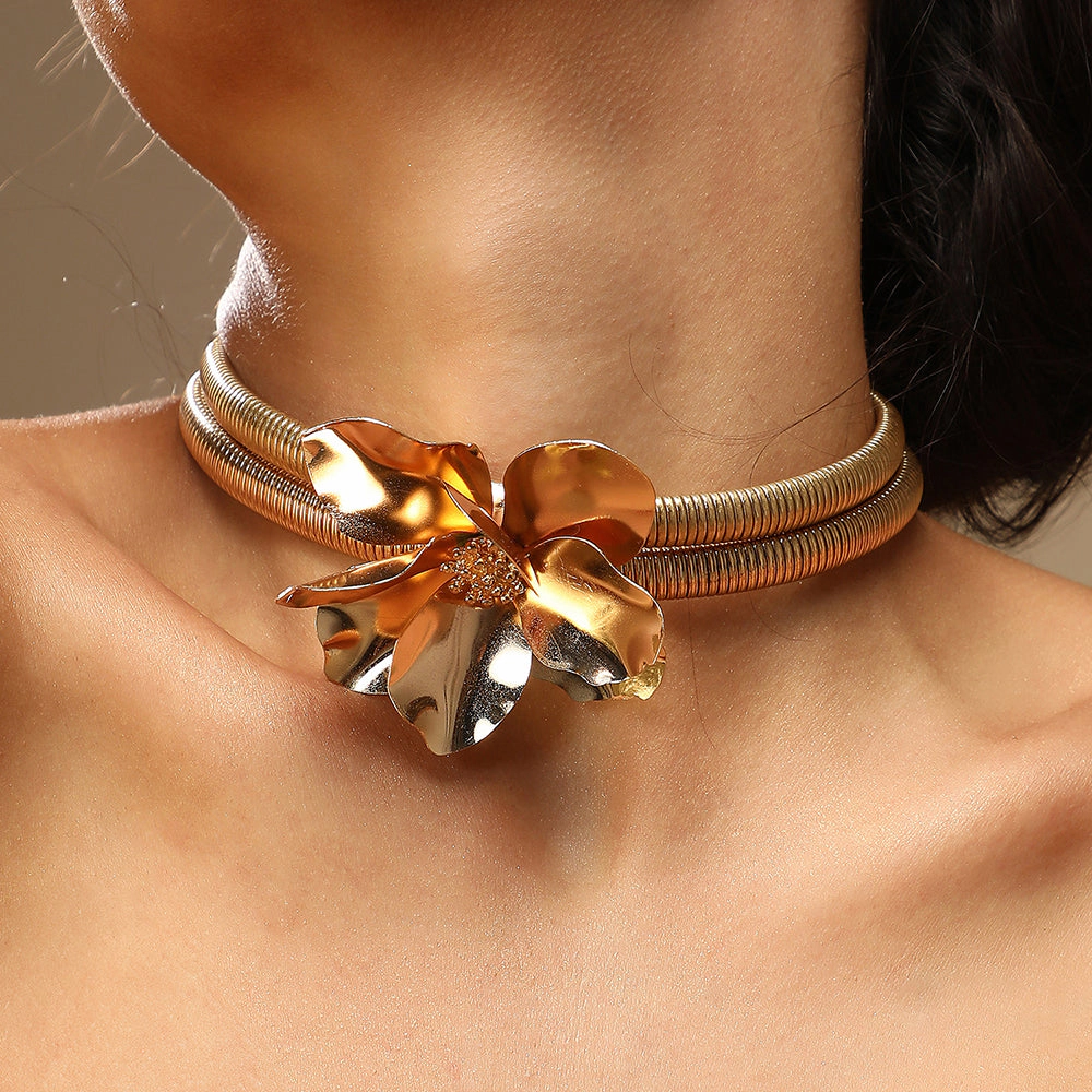 SOHI Women's The Poppy Choker Necklace - California Gold