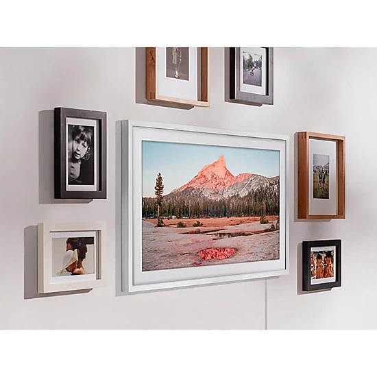 Samsung QN32LS03CBFXZA 32" The Frame QLED Smart TV with Art Mode (2023)