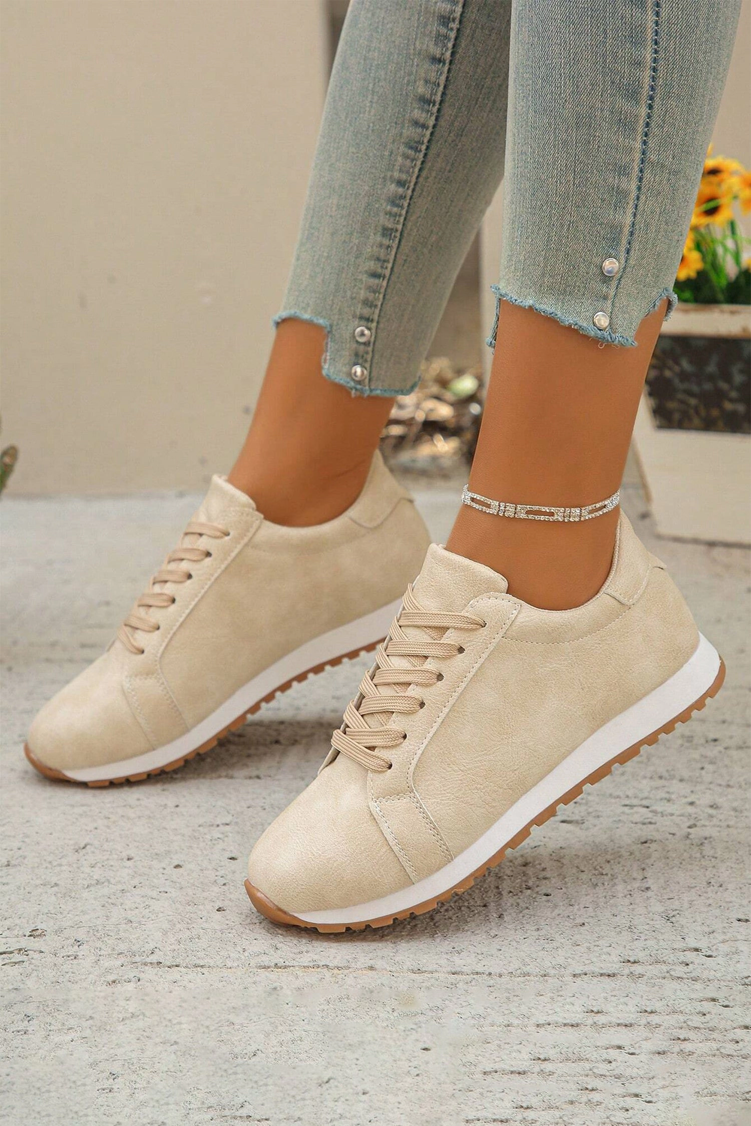 Threaded Pear Women's Wren Suede Lace Up Sneakers