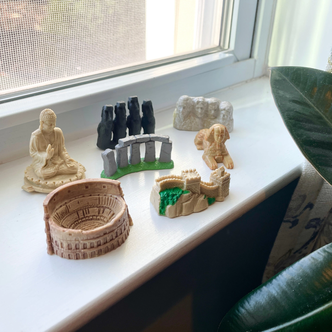 Safari Ltd. - World Landmarks TOOB - contains 7 Mini Figurines