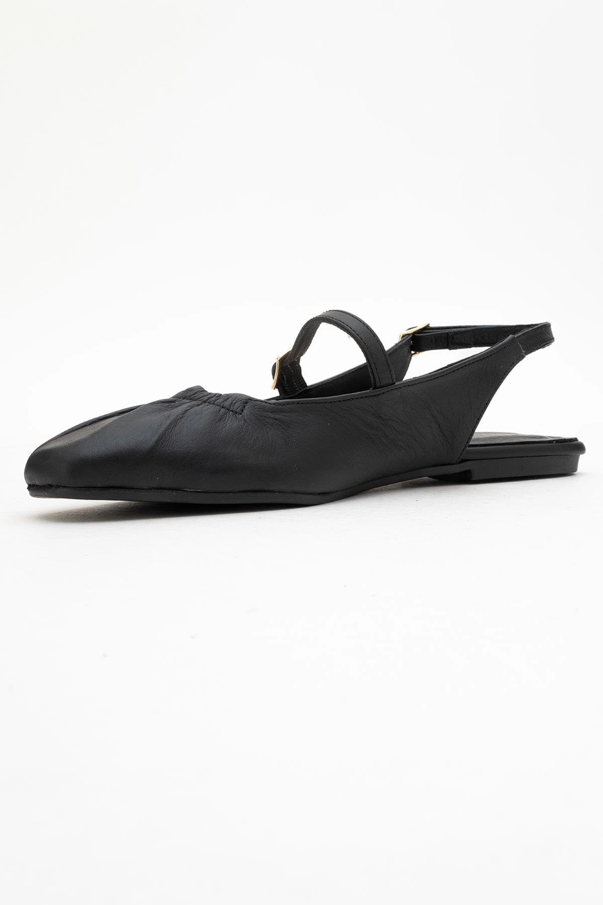 Forever & Always Womens Britney Leather Closed-Toe Sandal