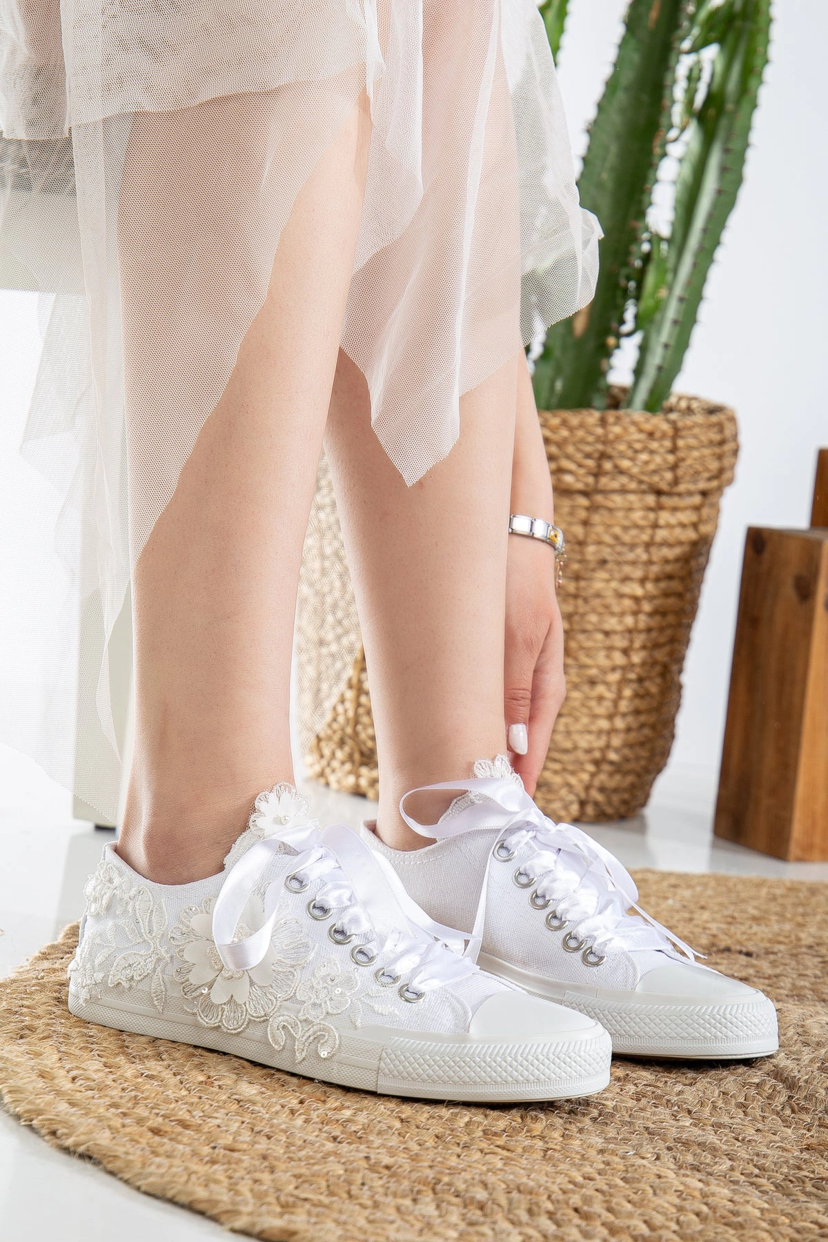 Forever & Always Womens Peyton Floral Lace Bridal Sneakers