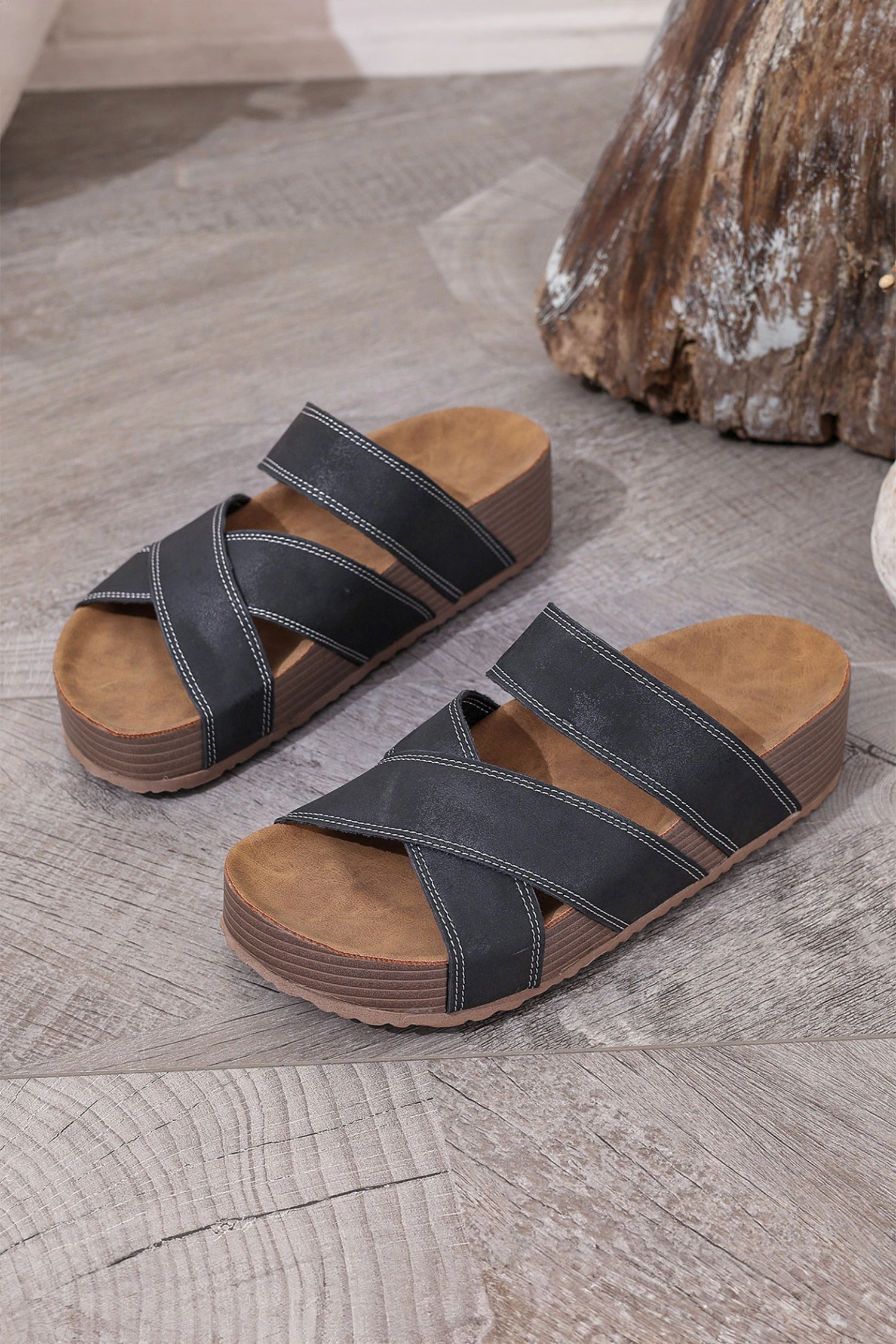Threaded Pear Women's Kathryn Band Retro Platform Slippers
