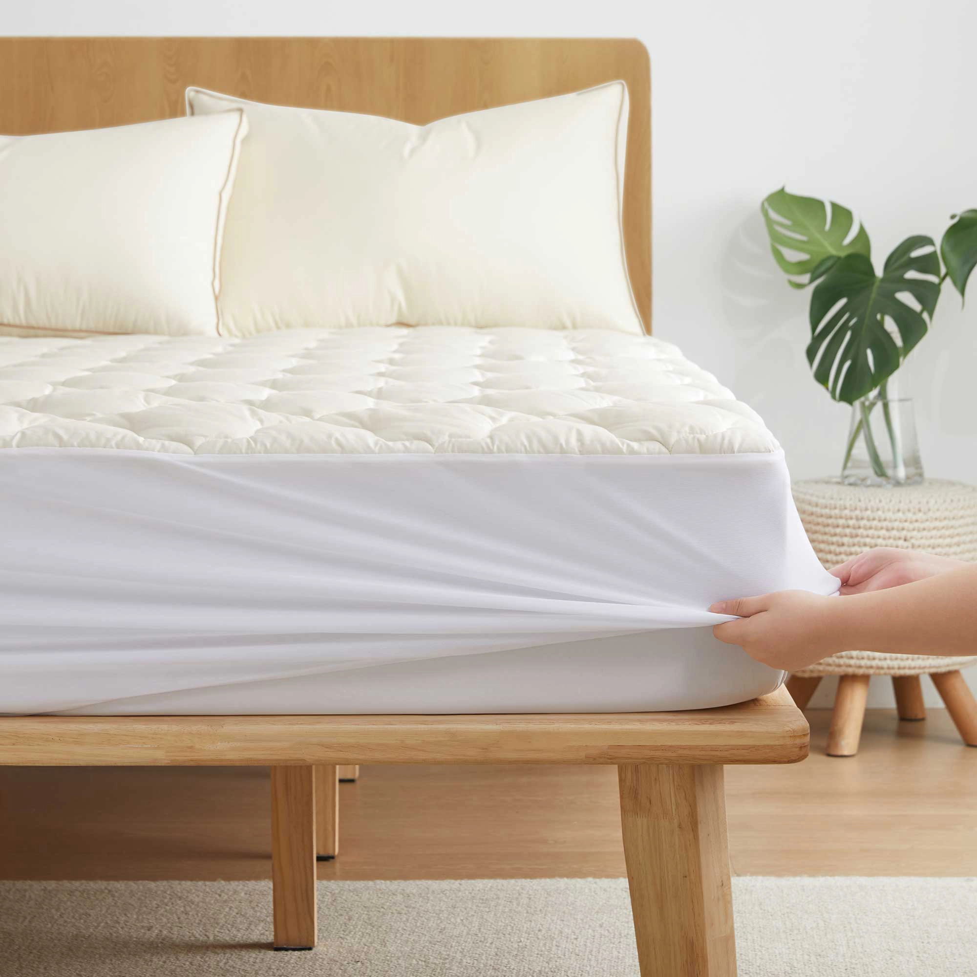 PEACE NEST Clover Pattern Down Alternative Mattress Pad with 100% Organic Cotton Fabric Beige