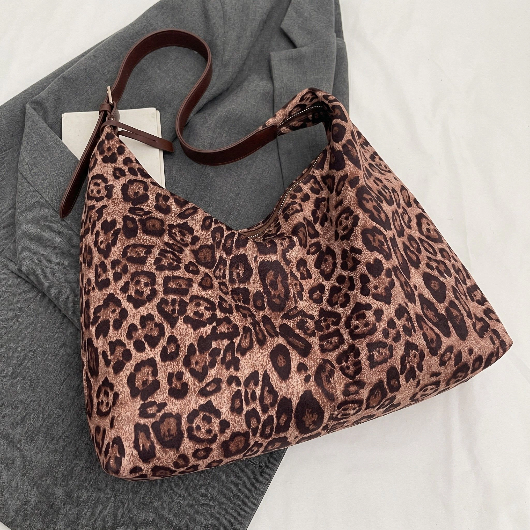 Alilang Women's Leopard Print Tote Bag with Single Shoulder Strap and Magnetic Snap Closure, Classic Brown Leopard