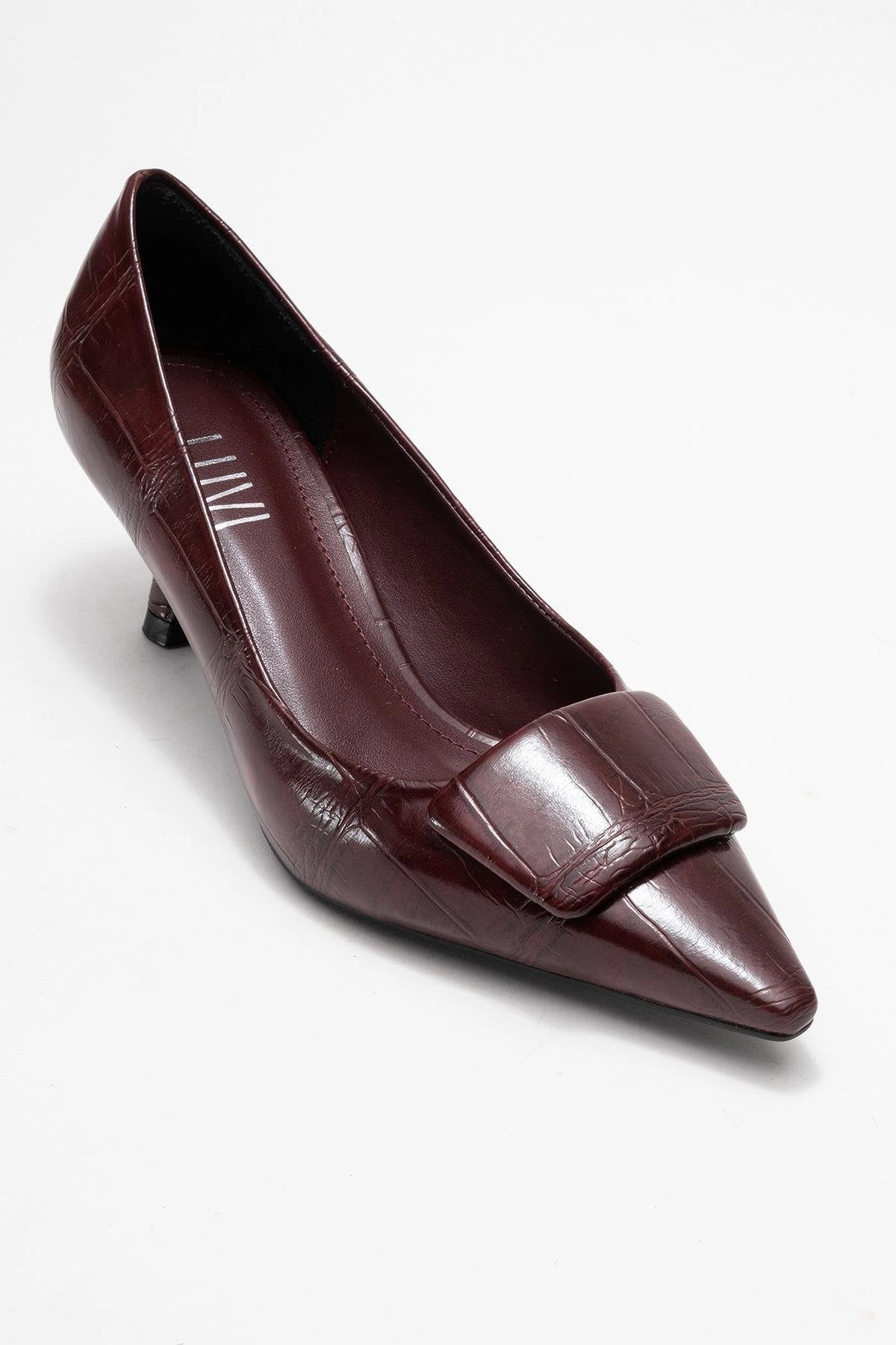 Prologue Shoes Womens Marcia Buckle Pointed Toe Pump