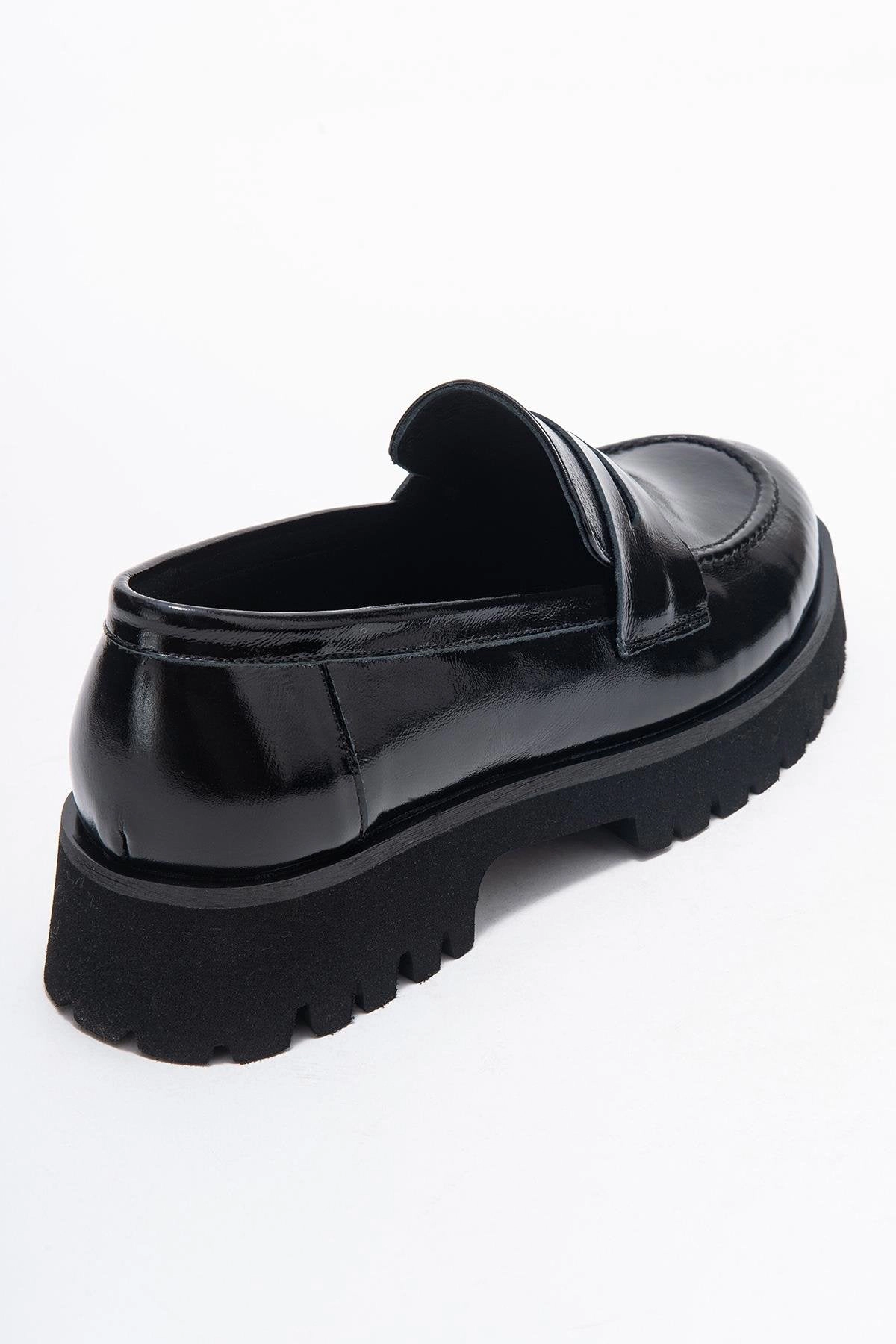 Forever & Always Womens Vionel Leather Loafer